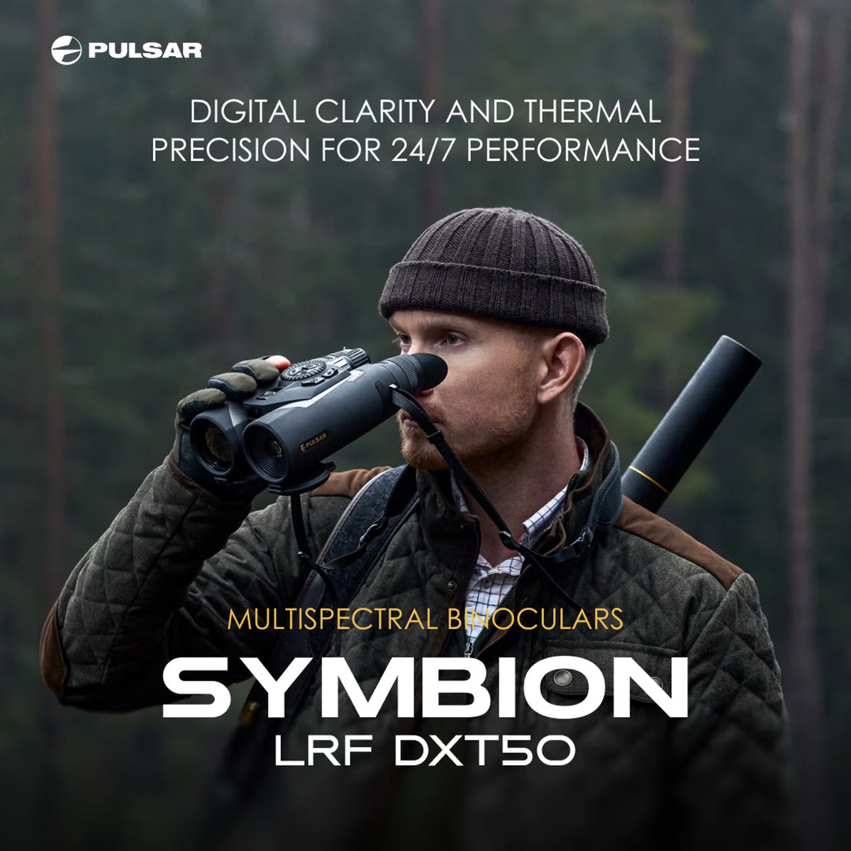 Ein Mann in Outdoor-Ausrüstung benutzt ein Fernglas in einem Wald. Text: PULSAR Pulsar Multispektrales Fernglas Symbion LRF DXT50 - Digitales Klar- und Wärmebildgerät mit Laser-Entfernungsmesser für 24/7 Performance.