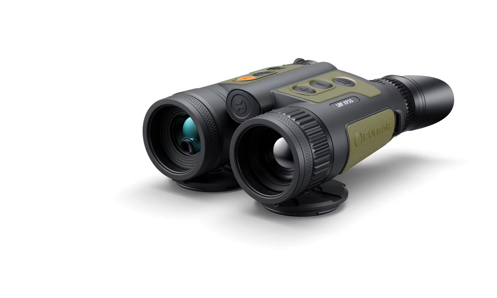 Das PULSAR WLO Wärmebildfernglas Ventex XP35 verfügt über ein olivgrünes und schwarzes Gehäuse, mehrere Bedienknöpfe auf der Oberseite, zwei Frontlinsen und ein breites Okular, die alle auf einem weißen Hintergrund dargestellt werden.