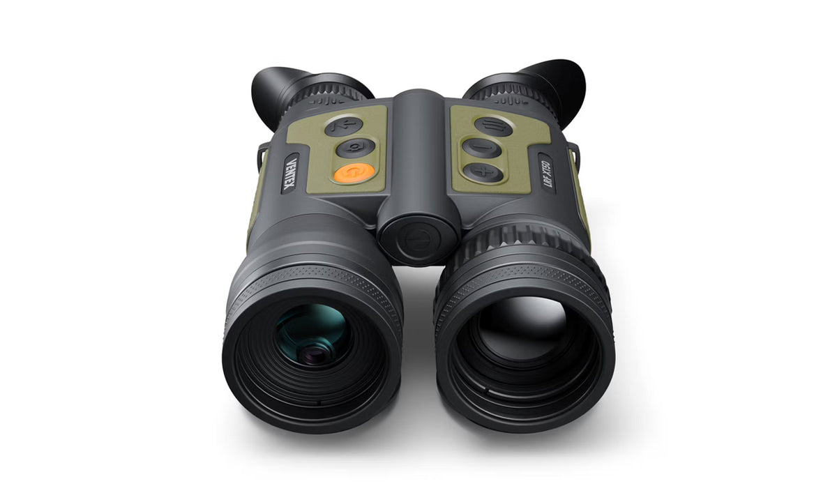 Das PULSAR Pulsar WLO Wärmebildfernglas Ventex XT50 zeichnet sich durch sein grün-schwarzes Design mit mehreren Tasten auf der Oberseite und zwei großen Frontlinsen auf weißem Hintergrund aus und ist ein ideales HD-Wärmebildfernglas.