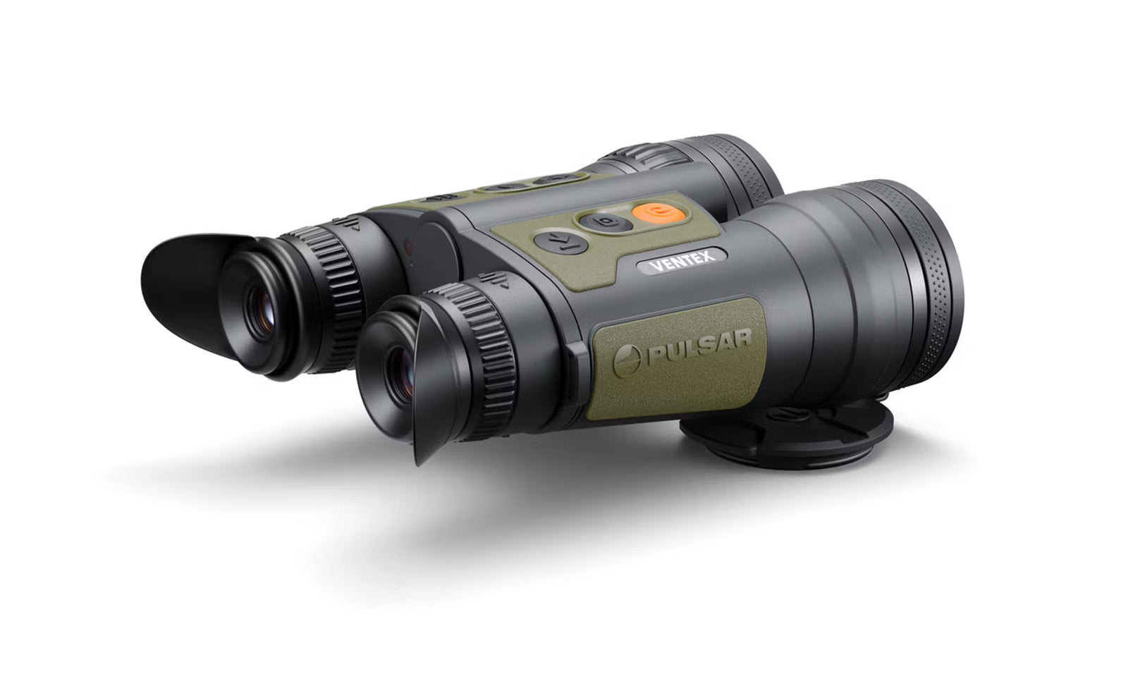 Das PULSAR WLO Wärmebildfernglas Ventex XT50 in Dunkelgrau und Olivgrün verfügt über HD-Wärmebildtechnik, zwei Okulare, Fokussierringe, intuitive Bedientasten mit orangefarbener Einschalttaste und das Pulsar-Logo an der Seite.