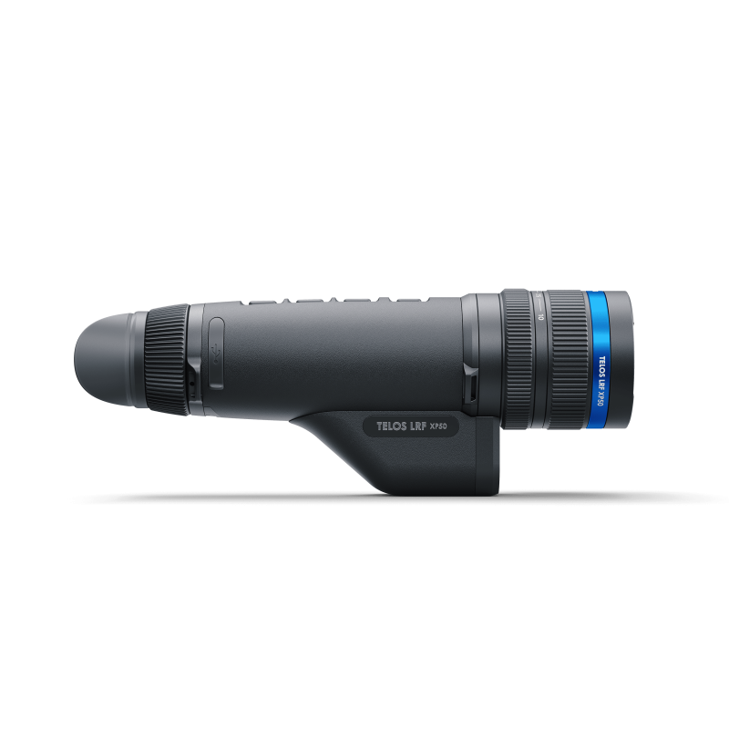 Ein mattschwarzes digitales Wärmebildmonokular mit einem blauen Ring in der Nähe des Objektivs, beschriftet mit "Telos LRF XL50" von PULSAR, wird auf einem schlichten weißen Hintergrund gezeigt. Ideal für Anwender, die ein Pulsar Wärmebildgerät mit Spitzenleistung suchen.