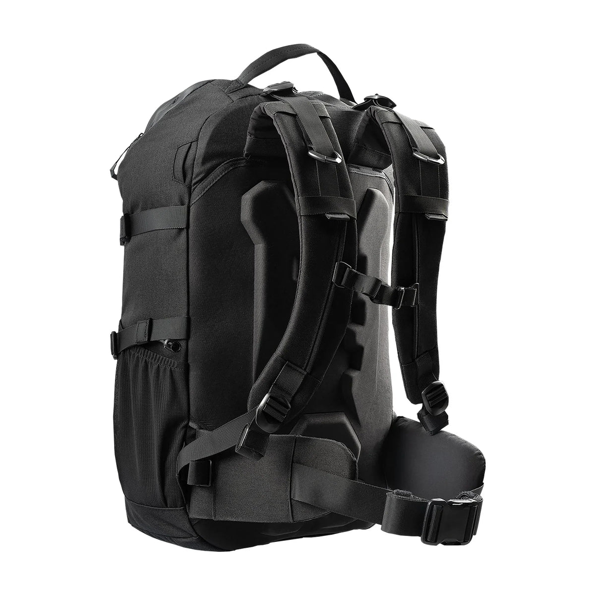 Der STOIRM 40L Tactical Pack GEN2 von STOIRM ist ein eleganter schwarzer Rucksack mit stabilen Gurten, ideal für Outdoor-Abenteuer oder den täglichen Gebrauch.