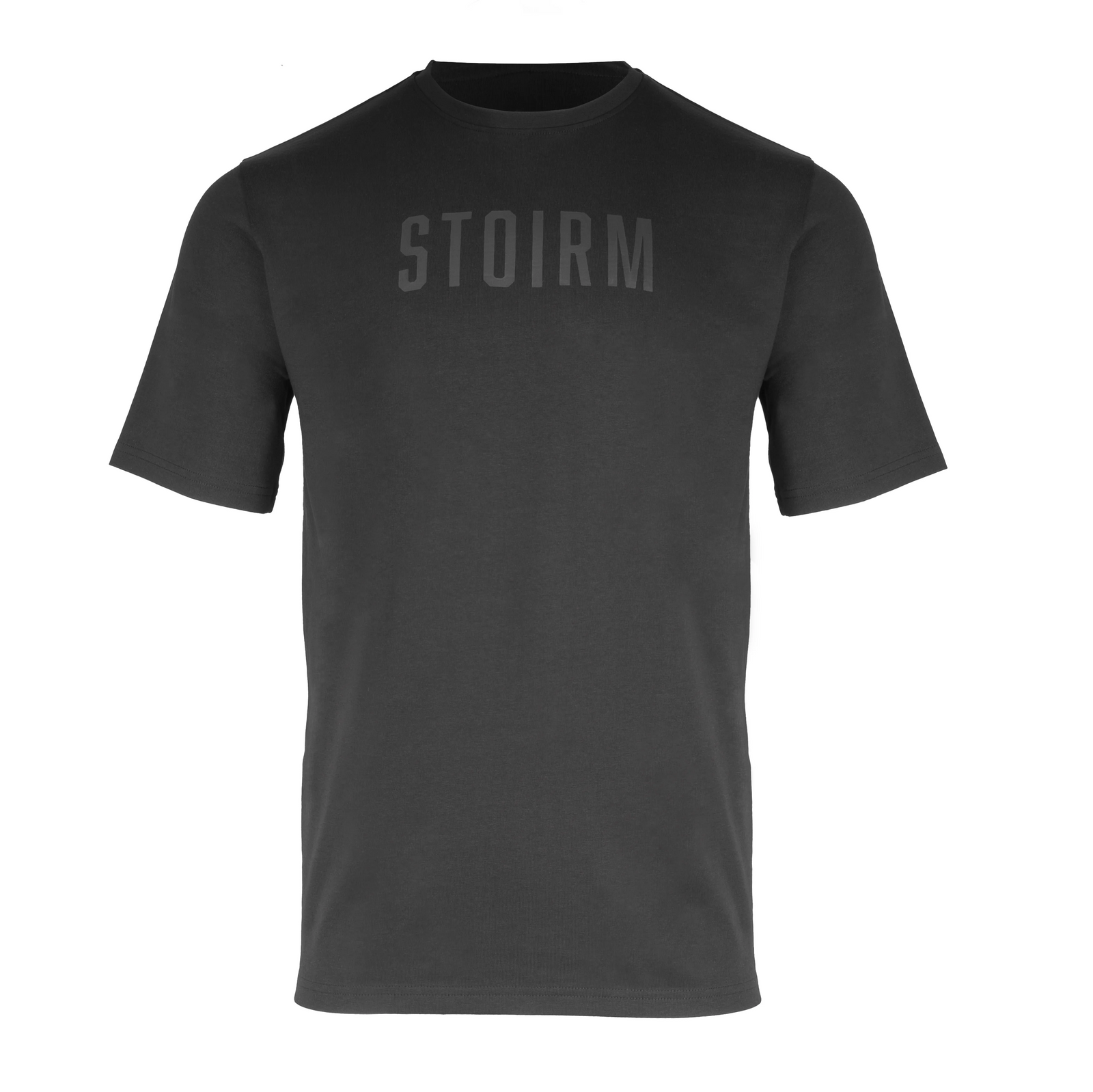 Das STOIRM Cotton T-Shirt - Black ist ein schweres Baumwoll-T-Shirt mit Rundhalsausschnitt von STOIRM. Es hat einen dunkelgrauen Text auf der Brust und kurze Ärmel, die auf einem weißen Hintergrund abgebildet sind.
