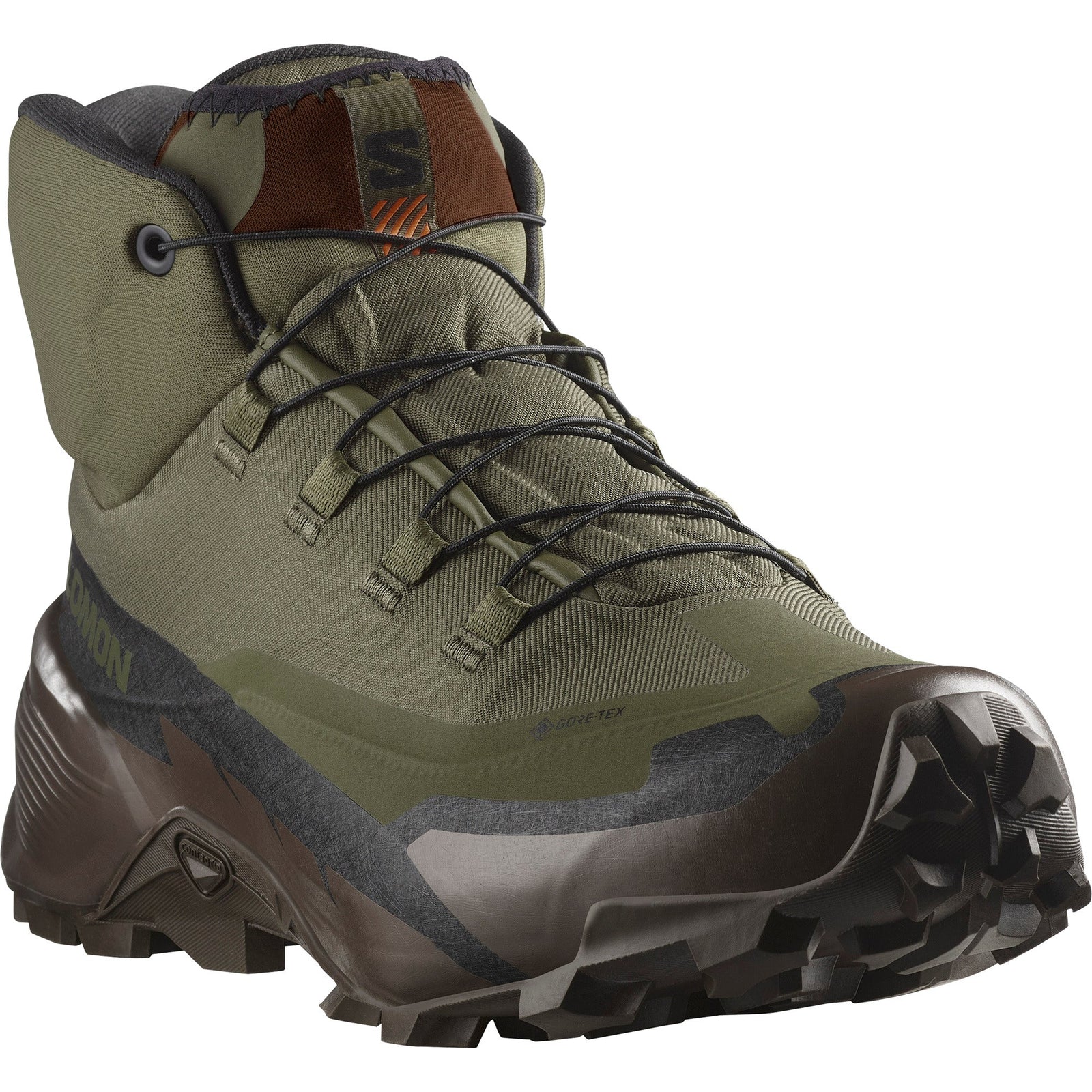 Der SALOMON TRACKER CROSS HIKE TRACKER GTX in Grün/Erdbraun zeigt sich schräg, mit robustem Profil und hohem Knöchelschutz - ideal für Wanderungen unter allen Bedingungen.