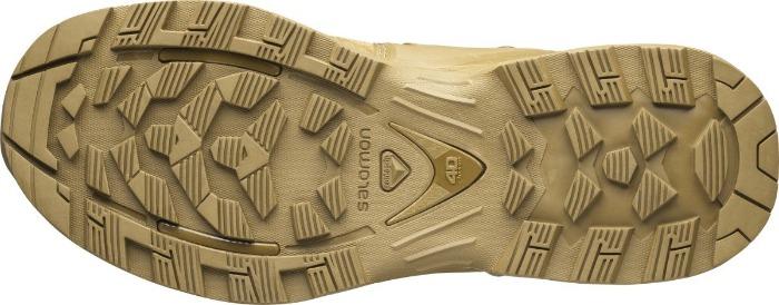 Die Abbildung zeigt die hellbraune Contagrip-Sohle des Salomon QUEST 4D FORCES 2 - Coyote Brown von SALOMON FORCES, die ein robustes, multidirektionales Profil und ein sichtbares Salomon-Logo mit "4D"-Branding in der Mitte aufweist.