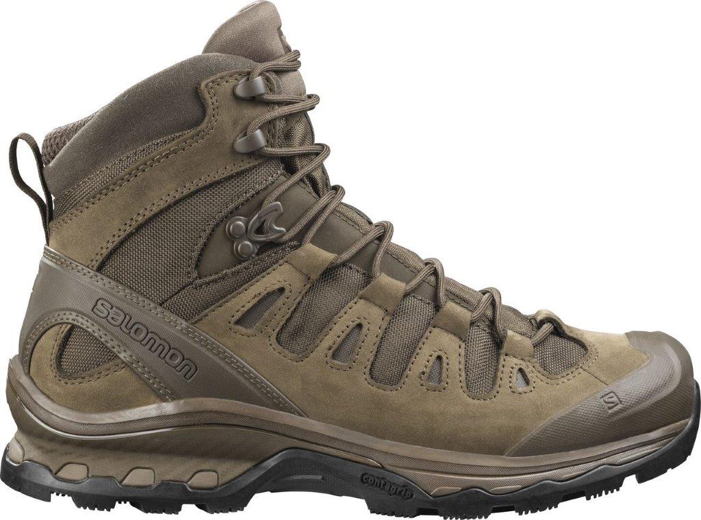 Der SALOMON FORCES QUEST 4D FORCES 2 EN - Earth Brown Stiefel verfügt über ein robustes Profil, Mesh- und Ledereinsätze, einen hohen Knöchelschutz, Schnürsenkel, eine verstärkte Schuhspitze und Durchtrittssicherheit, dargestellt im Seitenprofil auf weißem Hintergrund.
