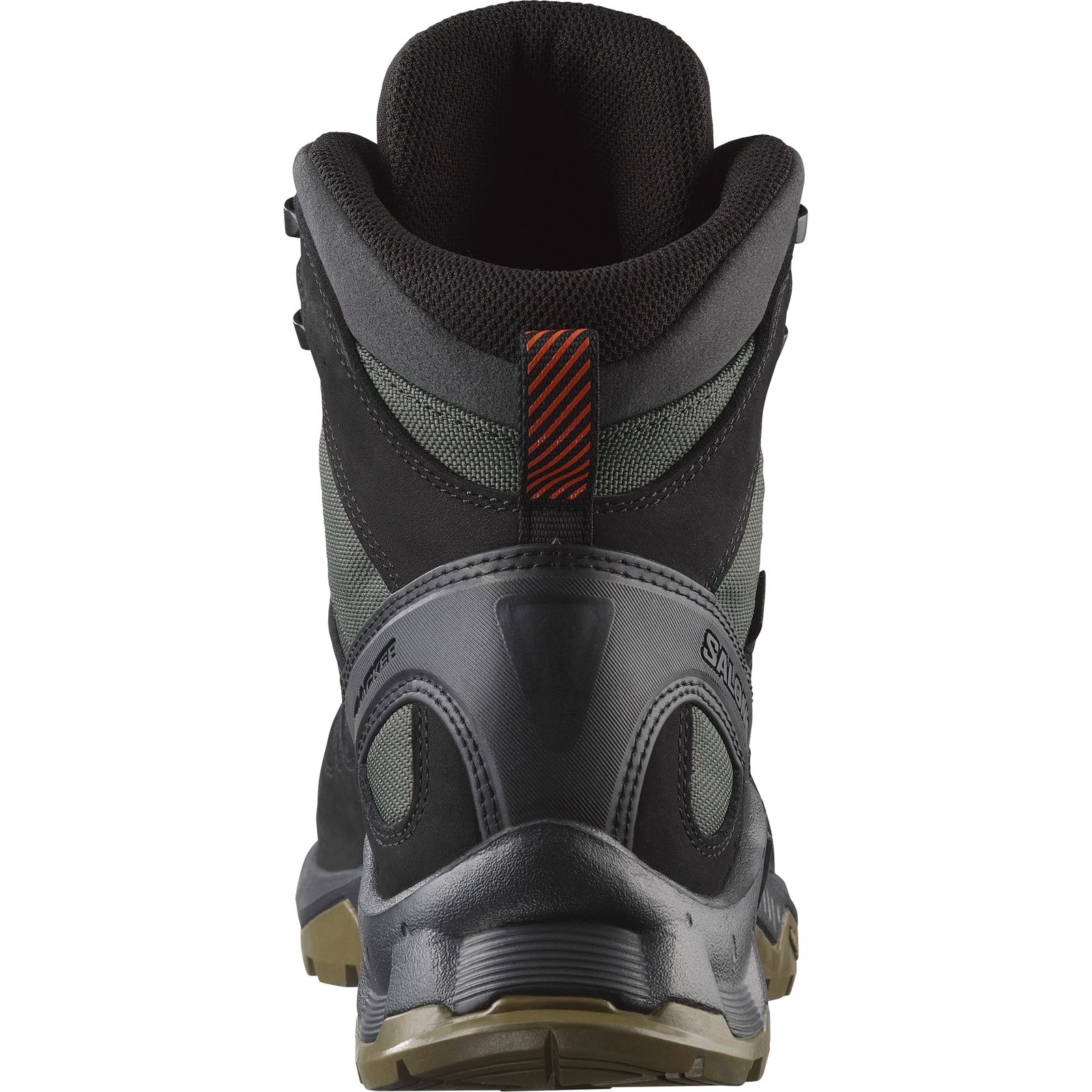 Rückansicht des SALOMON TRACKER QUEST TRACKER GTX in Black/Asphalt/Coyote, mit strukturierter Sohle, Mesh-Obermaterial, orange-schwarzer Zuglasche und strapazierfähigem Gore-Tex-Design für den Outdoor-Einsatz.
