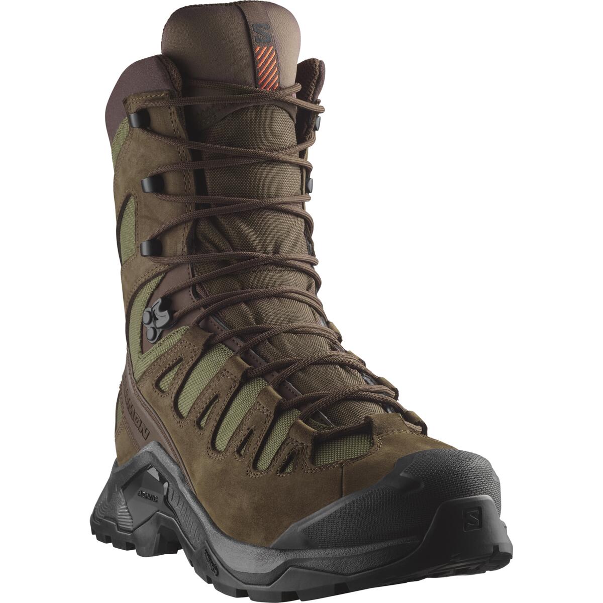 Ein einzelner SALOMON TRACKER QUEST TRACKER HIGH GTX in Erdbraun/Grün mit schwarzer Gummisohle, hohem Knöchelschutz und detaillierter Schnürung ist schräg auf einem schlichten weißen Hintergrund abgebildet.