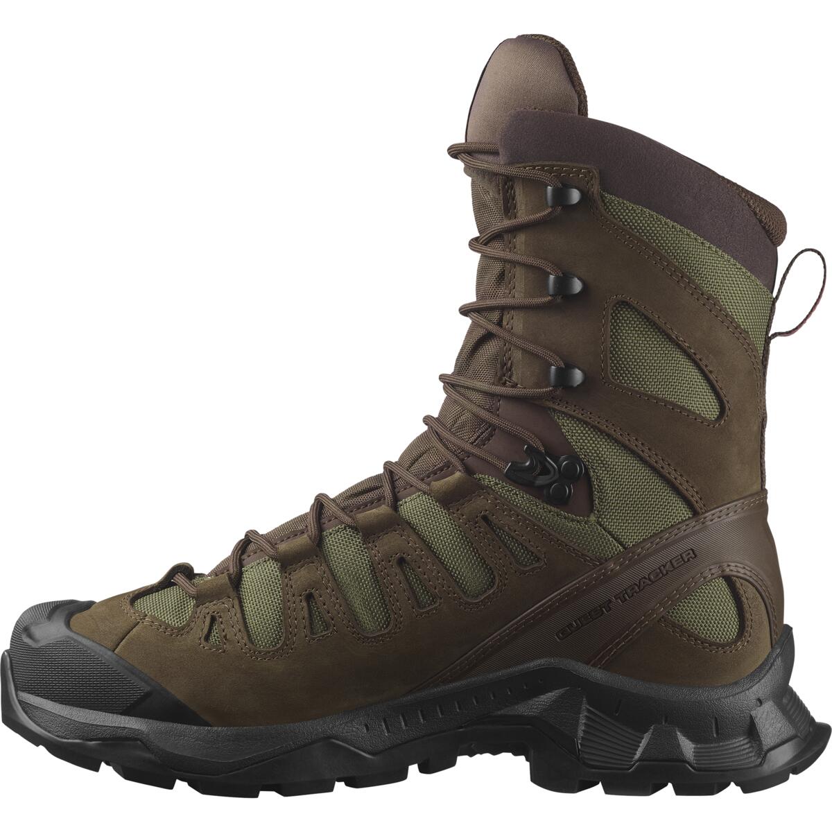 Der SALOMON TRACKER QUEST TRACKER HIGH GTX Wanderstiefel in Erdbraun/Grün verfügt über eine schwarze Gummisohle, eine verstärkte Schuhspitze, Metallösen und atmungsaktive Mesh-Einsätze, die im Seitenprofil auf weißem Hintergrund abgebildet sind.