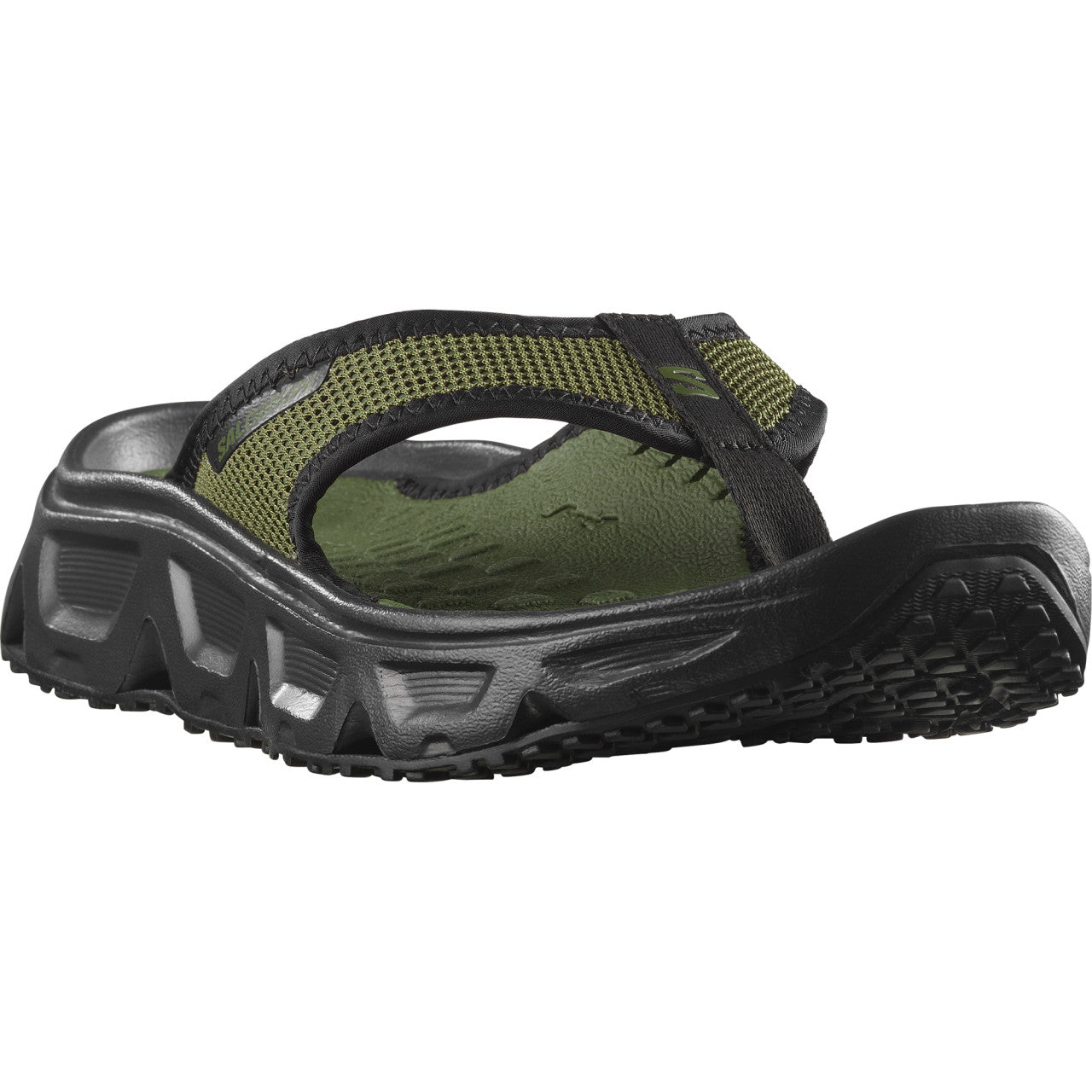 Die SALOMON FORCES RX BREAK FORCES Sandale in Olive Night/Schwarz verfügt über einen oberen Riemen aus Mesh, eine offene Spitze und eine strukturierte Sohle für Komfort und Haltbarkeit. Abgebildet aus einer niedrigen, schrägen Vorderansicht.