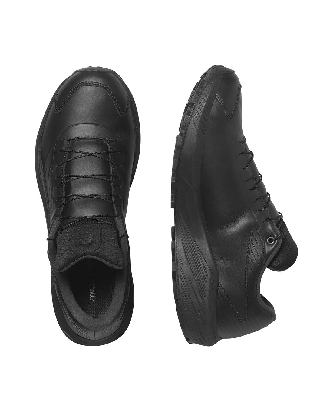 Der SALOMON FORCES Salomon SENSE RIDE 5 SR LEATHER - Black zeichnet sich durch eine dicke Sohle, ein glattes Obermaterial und schwarze Schnürsenkel aus. Er ist von oben und von der Seite zu sehen - ideal für dein nächstes Outdoor Abenteuer auf einem schlichten weißen Hintergrund.