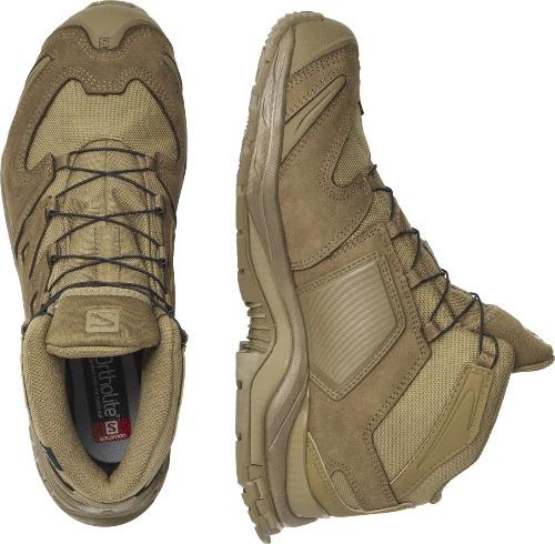 Der SALOMON FORCES Salomon XA FORCES MID GTX ist ein taktischer Stiefel in Kojotenbraun, von oben und von der Seite gesehen, mit robuster Sohle, Mesh- und Wildledereinsätzen, Schnürsenkeln, verstärktem Zehen-/Fersenbereich und wasserdichtem GORE-TEX Futter.