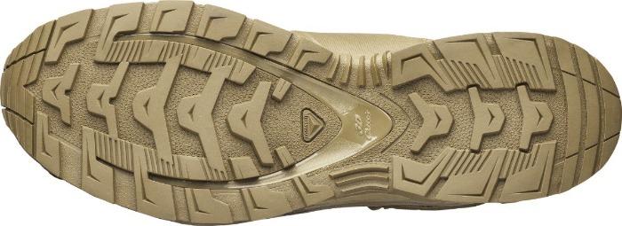 Der Salomon XA FORCES MID GTX - Coyote Brown von SALOMON FORCES verfügt über eine braune Gummisohle mit robustem, kantigem Profil, einem zentralen dreieckigen Logo und strukturierten Details für die Traktion. Wasserdichtes GORE-TEX sorgt für Strapazierfähigkeit bei schwierigen Bedingungen.