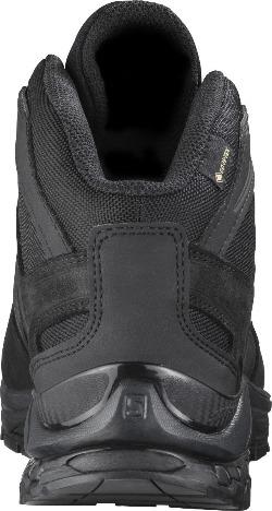 Eine Rückansicht des schwarzen SALOMON FORCES XA FORCES MID GTX EN zeigt Mesh- und Wildledertexturen, eine robuste Sohle, Gore-Tex-Branding auf dem Obermaterial und ist ein wasserdichter knöchelhoher Schuh für vielseitigen Einsatz.