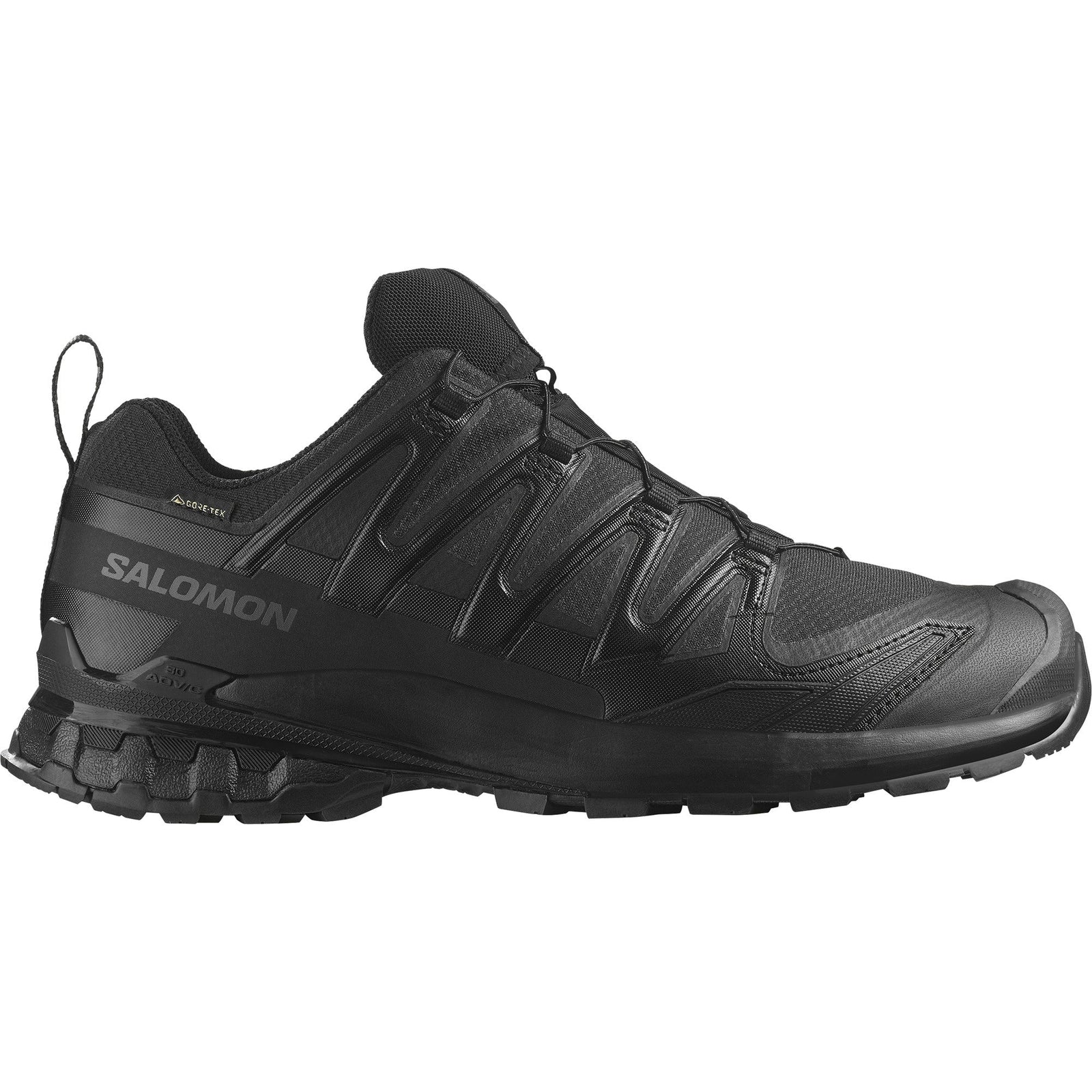 Der SALOMON FORCES Salomon XA PRO FORCES GTX - Black ist im Seitenprofil auf weißem Hintergrund abgebildet und verfügt über eine robuste Sohle, ein Obermaterial aus Mesh, unterstützende Overlays und eine Zuglasche an der Ferse. Ideal als taktischer Stiefel mit GORE-TEX Schutz.