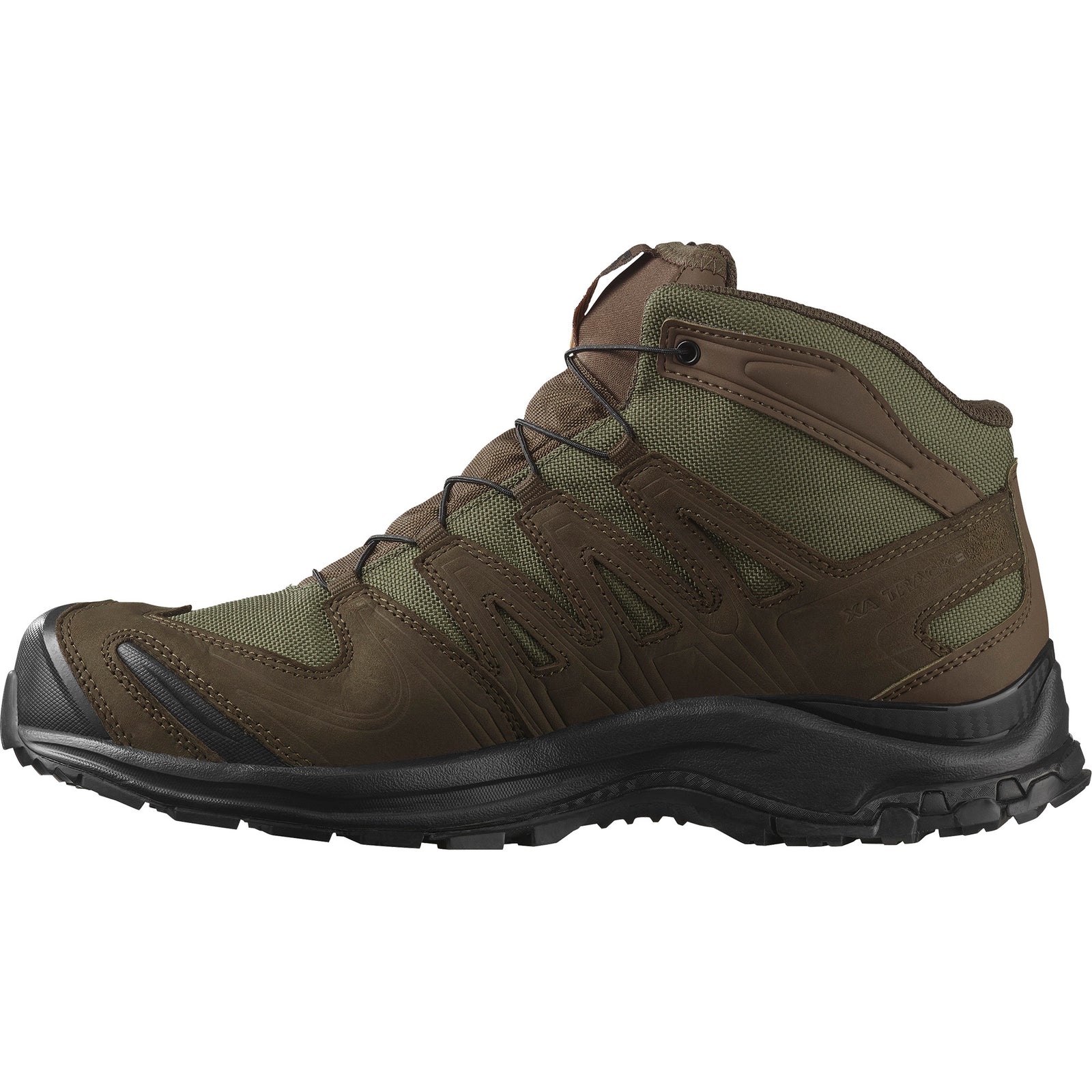 Der SALOMON TRACKER XA TRACKER GTX in Braun/Olive/Schwarz verfügt über schwarze Schnürsenkel, eine robuste schwarze Sohle und eine Gore-Tex-Imprägnierung; abgebildet im Profil links vor weißem Hintergrund.