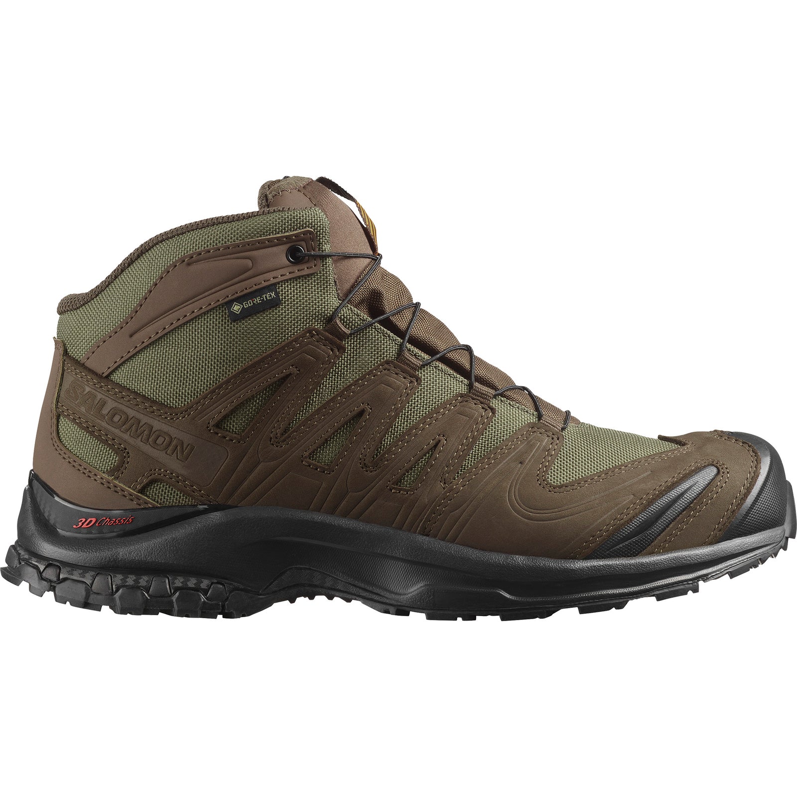 Der SALOMON TRACKER XA TRACKER GTX in braun, oliv und schwarz hat Mesh/Leder-Einsätze, schwarze Schnürsenkel, eine robuste schwarze Sohle, Gore-Tex-Plakette für Wasserdichtigkeit und seitliches Branding - ideal als wasserdichter Wanderschuh für Outdoor-Abenteuer.