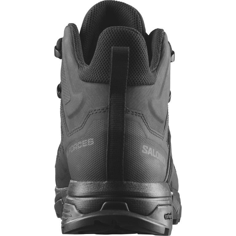 Rückansicht des Salomon X ULTRA FORCES MID - Black von SALOMON FORCES, mit strukturierter Sohle, Zuglasche und weißem Markenaufdruck an der Seite.