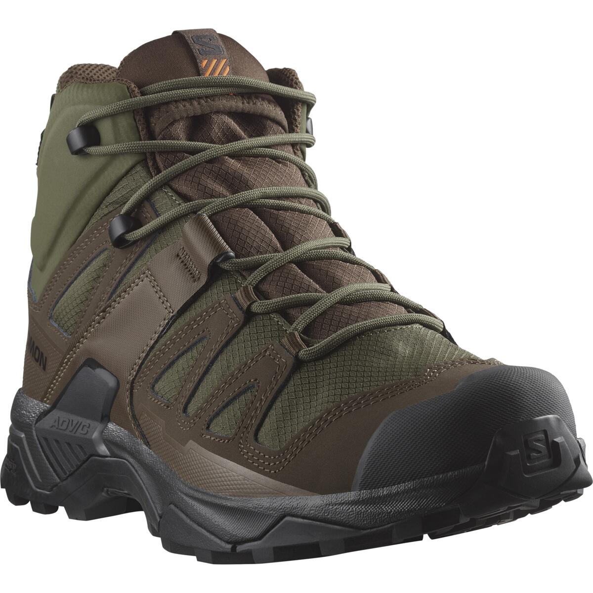 Der SALOMON TRACKER X ULTRA TRACKER GTX Wanderstiefel in Grün/Erdbraun verfügt über schwarze Akzente, eine robuste Sohle und Schnürsenkel, die nach vorne und zur Seite zeigen - perfekt für Wanderungen im Freien.