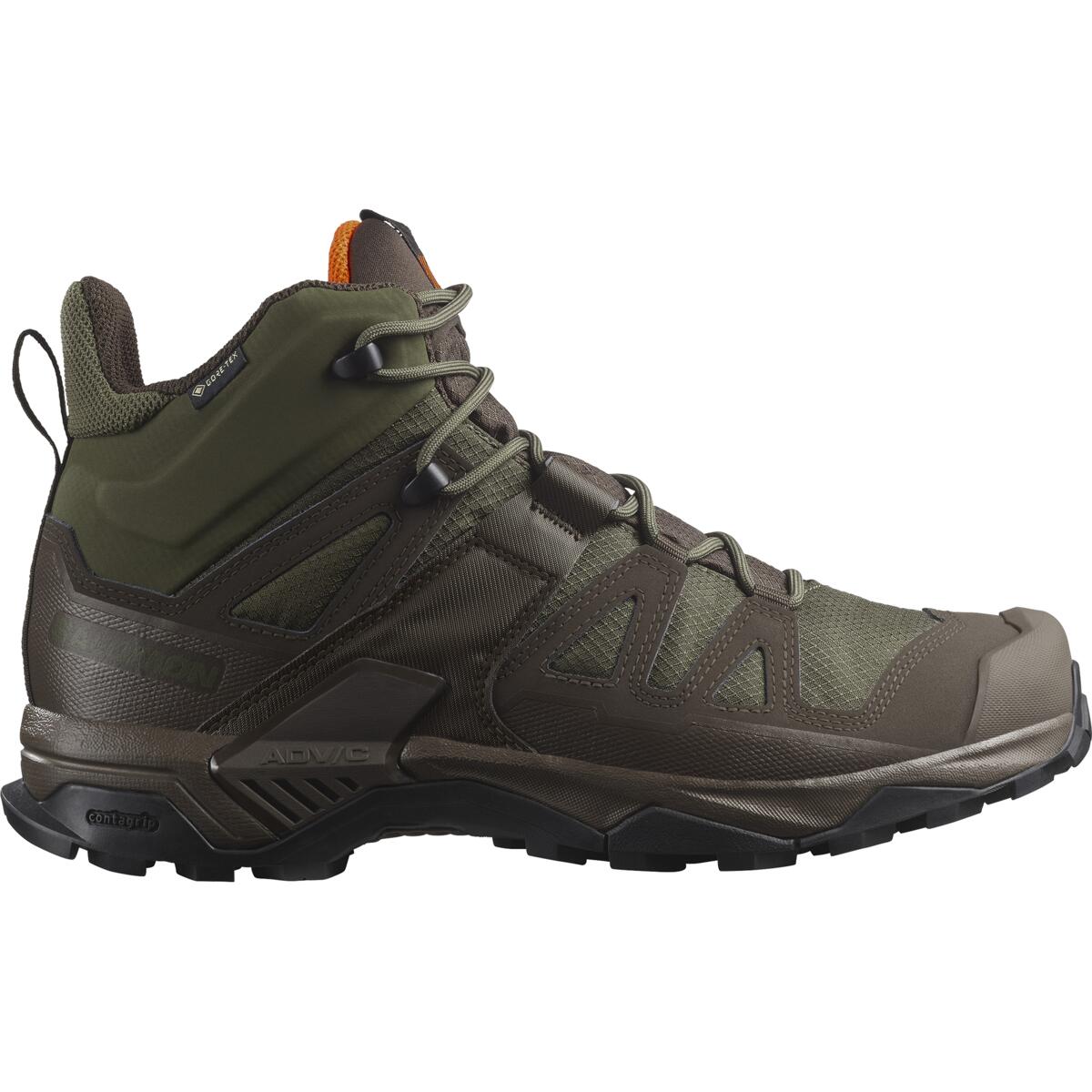 Eine Nahaufnahme des SALOMON TRACKER X ULTRA TRACKER GTX in Grün/Erdbraun/Orange, der mit seinem GORE-TEX Design ideal für Outdoor-Wanderungen ist.
