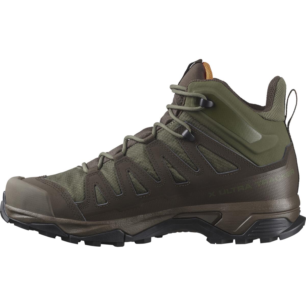 Der SALOMON TRACKER X ULTRA TRACKER GTX Wanderschuh in Grün/Erdbraun/Orange verfügt über eine robuste Sohle, Mesh-Einsätze und robuste Schnürsenkel -ORE-TEX Outdoor-Schuhe im Seitenprofil auf weißem Hintergrund.