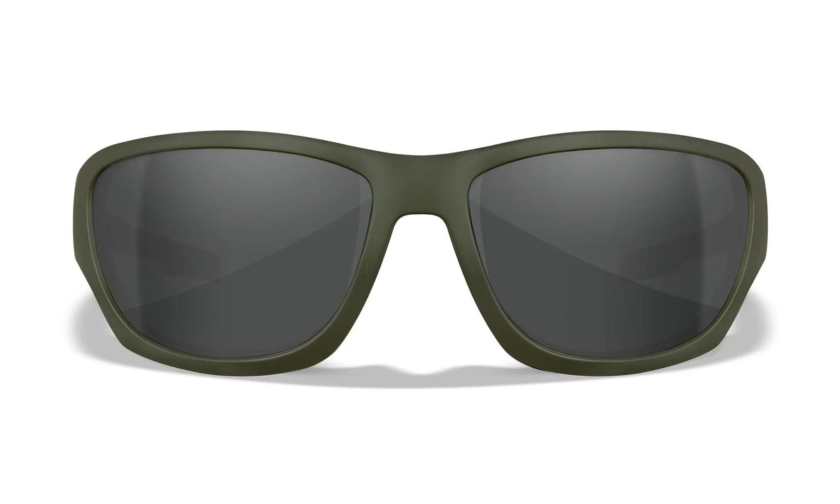 Die Wiley X Sonnenbrille CLIMB von WILEY X in Olivgrün, mit dunklen rechteckigen Gläsern und 100% UVA/UVB-Schutz, ist von vorne auf weißem Hintergrund zu sehen.