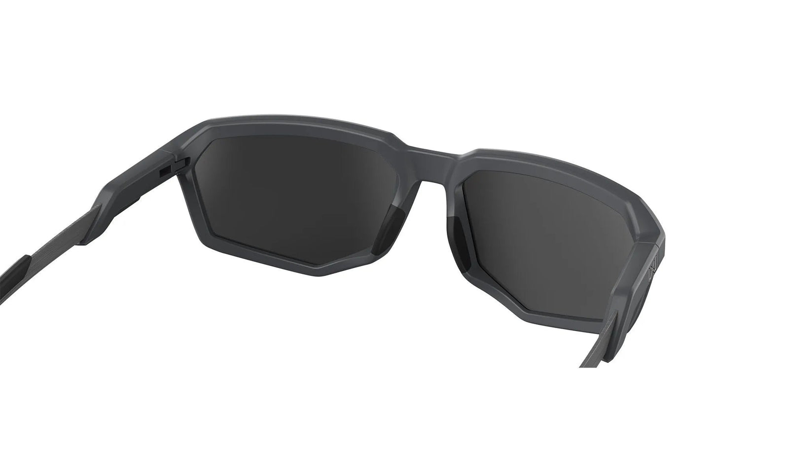 Nahaufnahme der Sonnenbrille WILEY X Wiley X Sonnenbrille RECON mit schwarzem eckigen Rahmen und dunklen Gläsern, von hinten betrachtet, um die Innenseite der Bügel und des Rahmens vor einem weißen Hintergrund zu zeigen.
