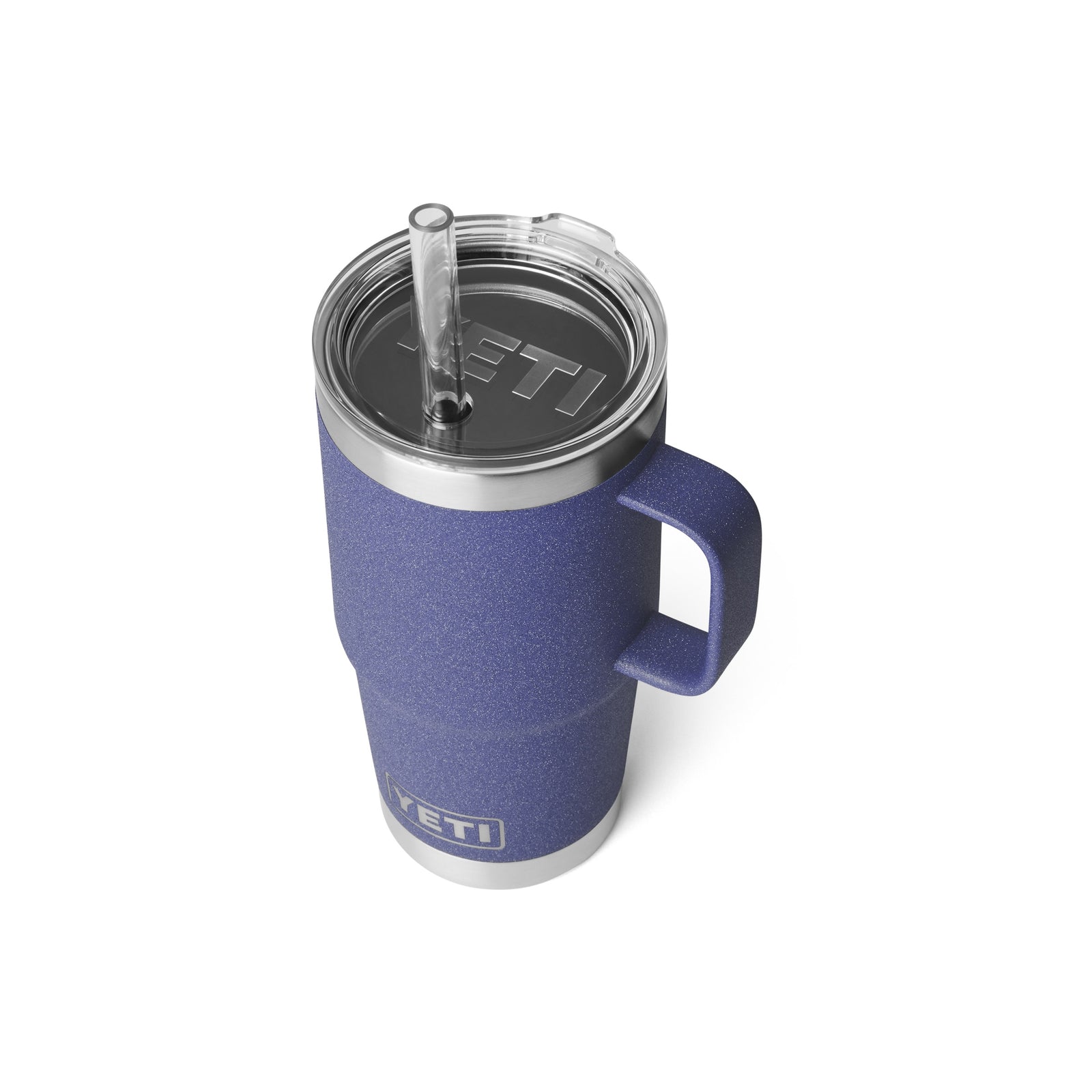 Der YETI® Becher Rambler 25 Oz Straw Mug in Moon Dust bietet doppelwandige Vakuum-Isolierung, Henkel, festen Strohhalmdeckel und strukturiertes Finish mit geprägtem YETI Logo auf Deckel sowie Becher.