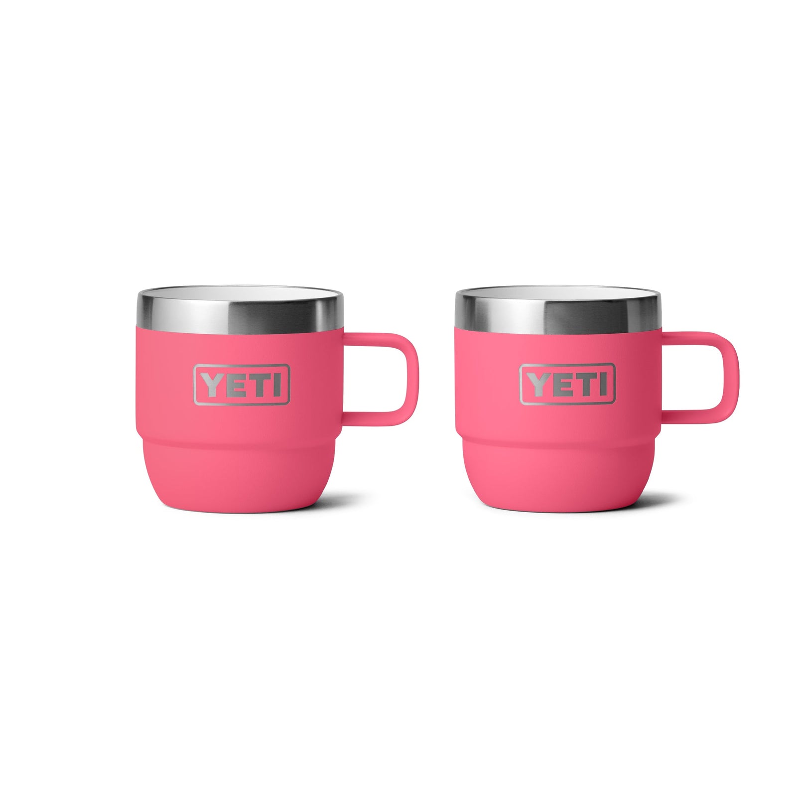 Zwei YETI® Espresso-Tassen Rambler 6 Oz (2er Pack) in Tropical Pink mit doppelwandiger Vakuumisolierung und Edelstahlrand stehen nebeneinander auf weißem Hintergrund.