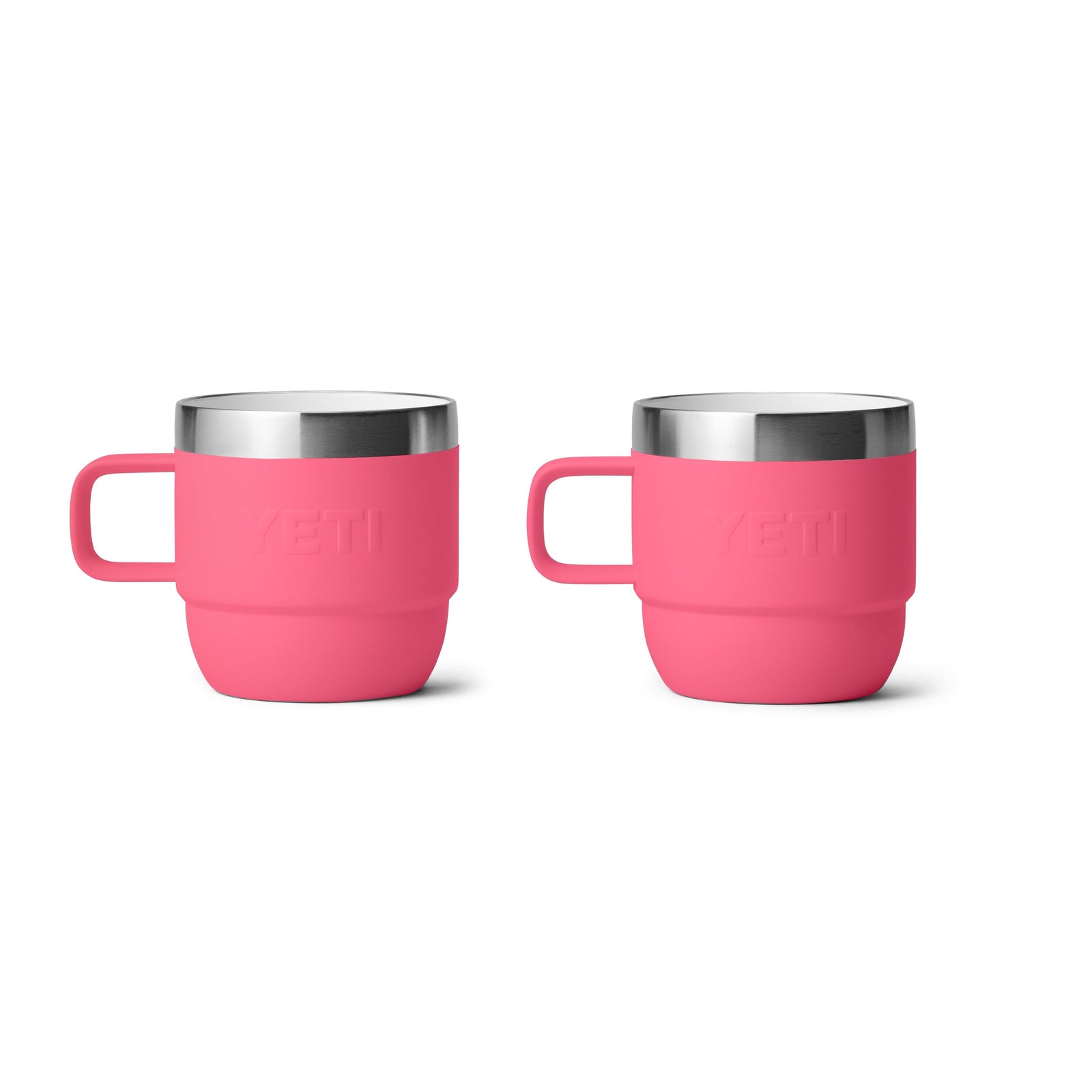 Zwei YETI® Espresso-Tasse Rambler 6 Oz (2er Pack) in Tropical Pink mit silbernen Rändern und Griffen sind nebeneinander auf weißem Hintergrund abgebildet und verfügen über eine doppelwandige Vakuumisolierung, die Getränke länger heiß oder kalt hält.