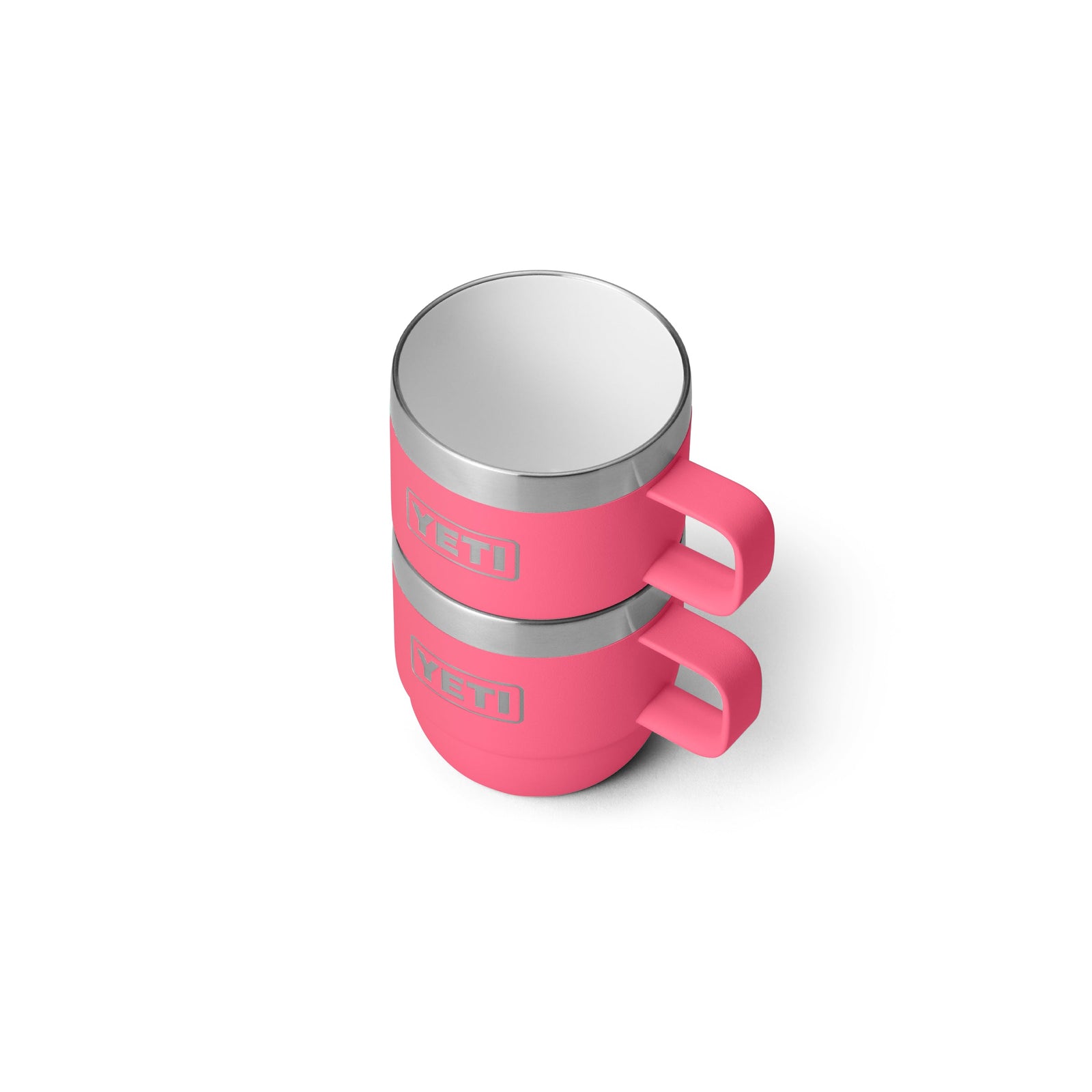 Zwei YETI® Espresso-Tasse Rambler 6 Oz (2er Pack) in Tropical Pink sind auf weißem Hintergrund gestapelt und unterstreichen so ihre doppelte Vakuumisolierung und stilvolles, stapelbares Design.