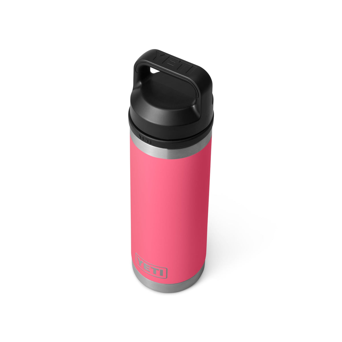 Die YETI® Flasche Rambler 18 Oz in Tropical Pink mit schwarzem Schraubdeckel und silbernem Boden steht aufrecht vor weißem Hintergrund. Sie ist spülmaschinengeeignet und verfügt über eine doppelwandige Vakuumisolierung.