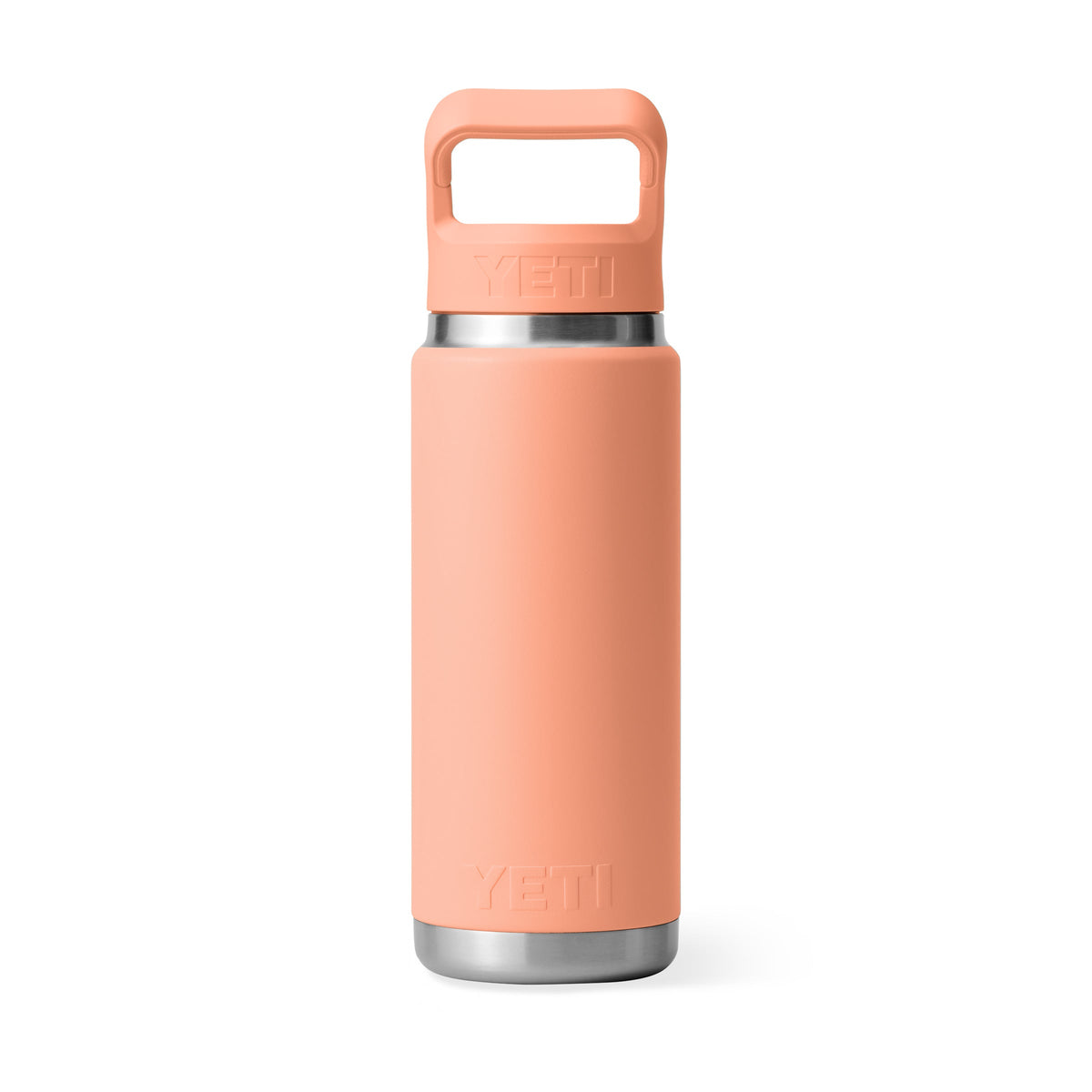 Die YETI® Flasche Rambler 26 Oz Straw - Lowcountry Peach, eine isolierte Wasserflasche aus doppelwandigem Edelstahl und einem breiten Griff am Deckel, ist aufrecht vor einem schlichten weißen Hintergrund abgebildet.
