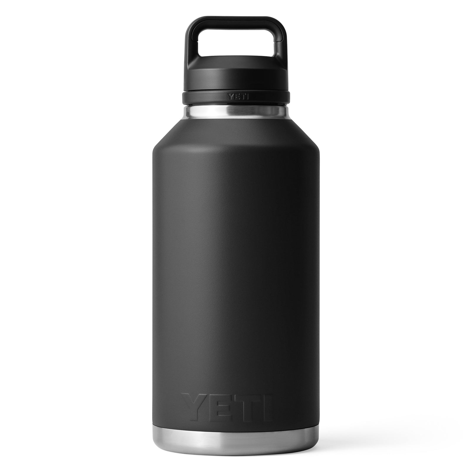 Eine matte YETI® Flasche Rambler 64 OZ - Black mit doppelwandiger Vakuumisolierung, breiter Öffnung, Edelstahl-Akzenten und robustem Griff steht aufrecht vor weißem Hintergrund.