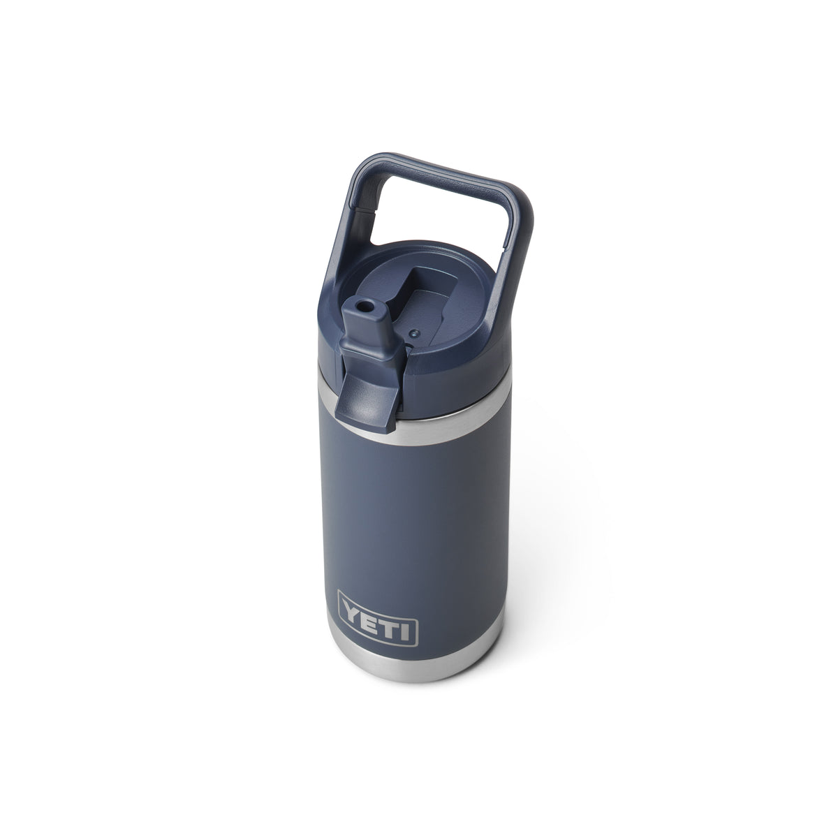 Die YETI® Flasche Rambler JR 12 Oz Straw Bottle - Navy ist eine vakuumisolierte Edelstahlflasche mit Griff und Flip-Strohhalmdeckel, abgebildet vor weißem Hintergrund.