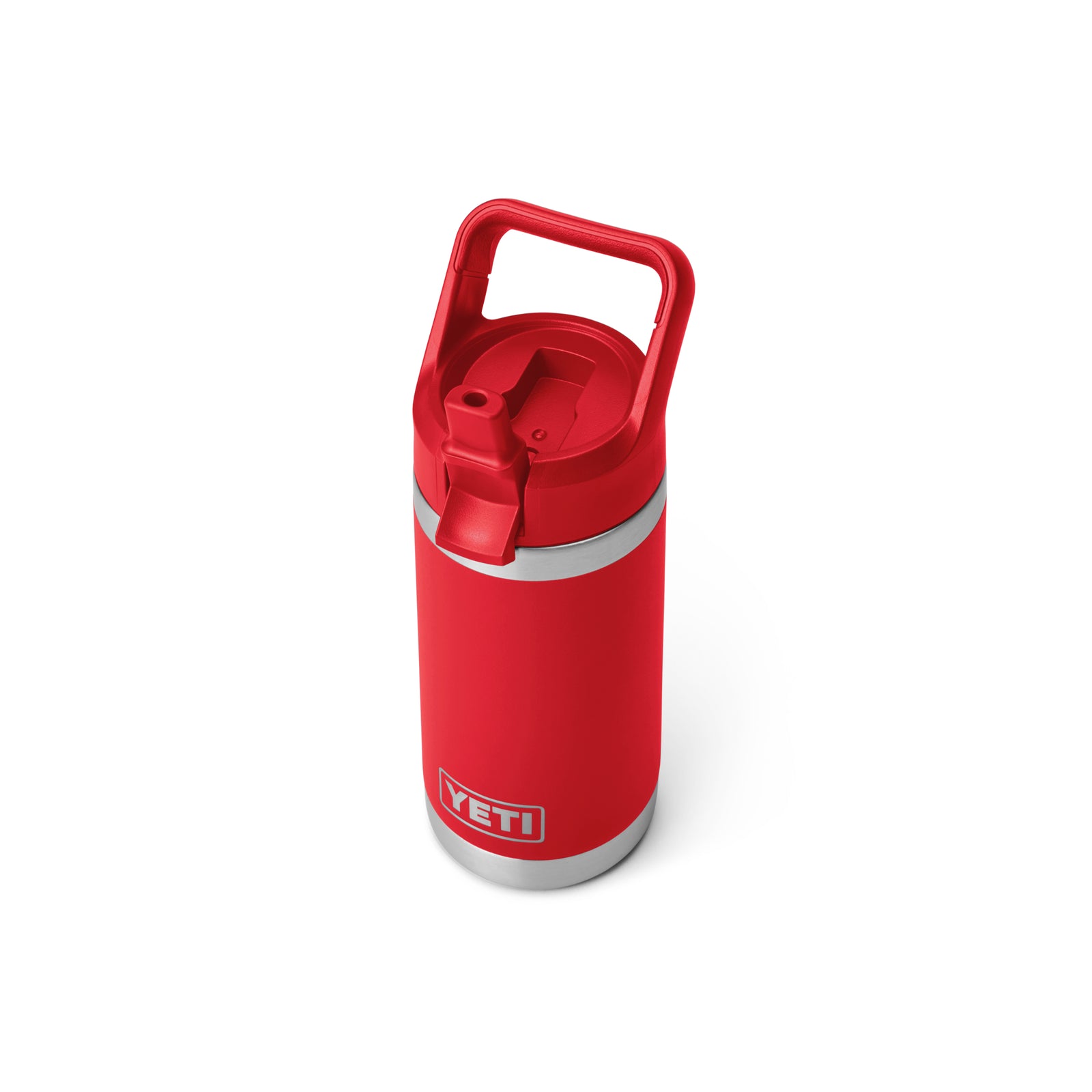 Eine YETI® Flasche Rambler JR 12 Oz Straw Bottle in Rescue Red mit stabilem Henkel und Flip-Top-Deckel wird aus einem leicht erhöhten Winkel auf weißem Hintergrund gezeigt. Diese vakuumisolierte Flasche hält Getränke für Stunden kalt.
