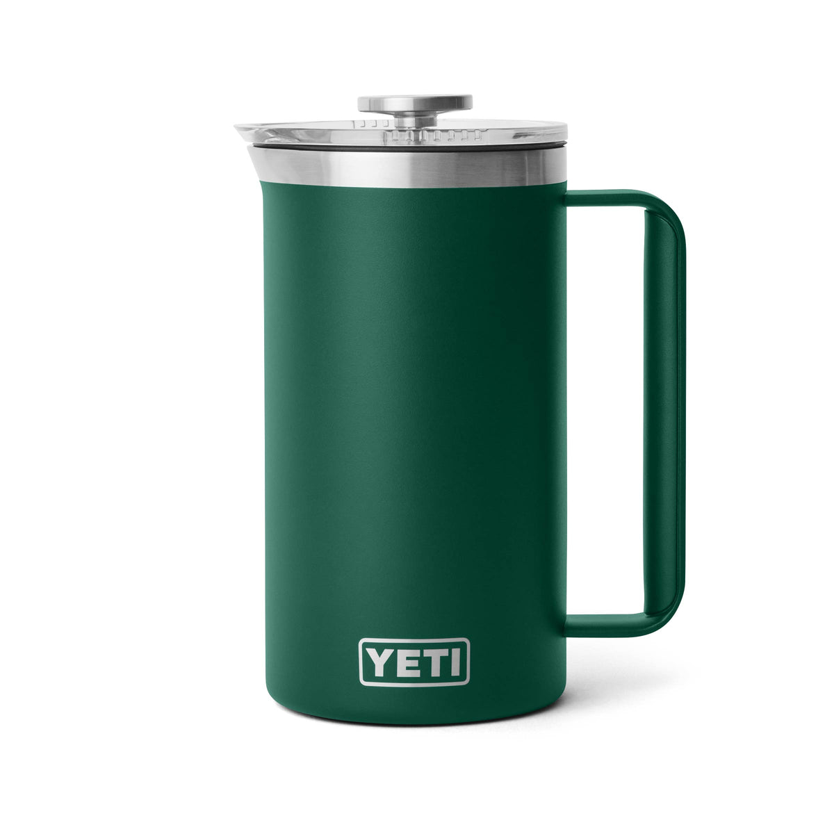 Die YETI® French Press 34 Oz in Black Forest Green hat einen Metalldeckel, einen großen Griff und ein sichtbares YETI-Logo auf der Vorderseite. Das vakuumisolierte Design auf weißem Hintergrund sorgt für eine hervorragende Wärmespeicherung.