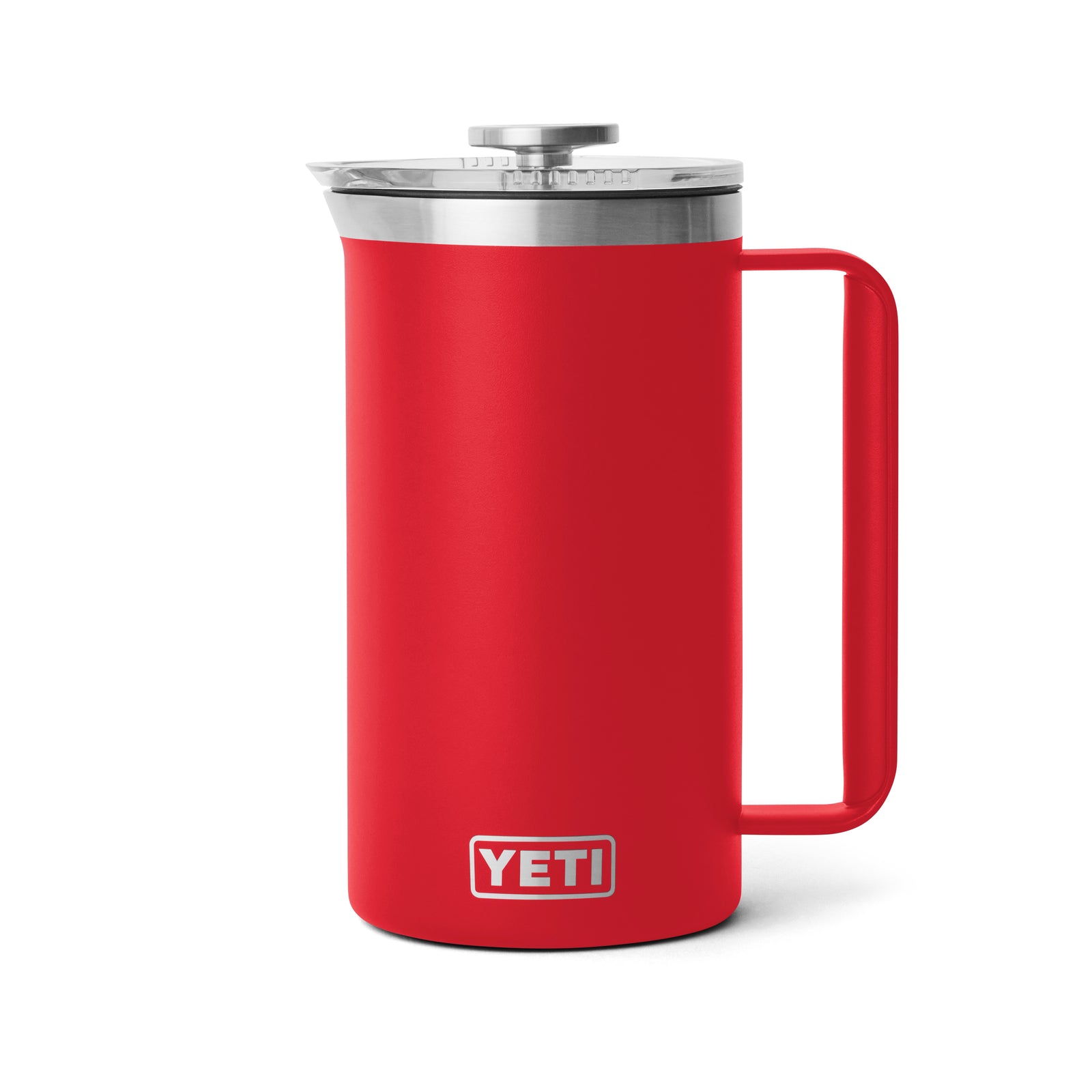 Die YETI® French Press 34 Oz in Rescue Red verfügt über einen Deckel aus Edelstahl, einen langen Griff, ein auffälliges YETI-Logo, ist vakuumisoliert, um die Wärme zu speichern, und spülmaschinenfest, um die Reinigung zu erleichtern - abgebildet auf einem weißen Hintergrund.