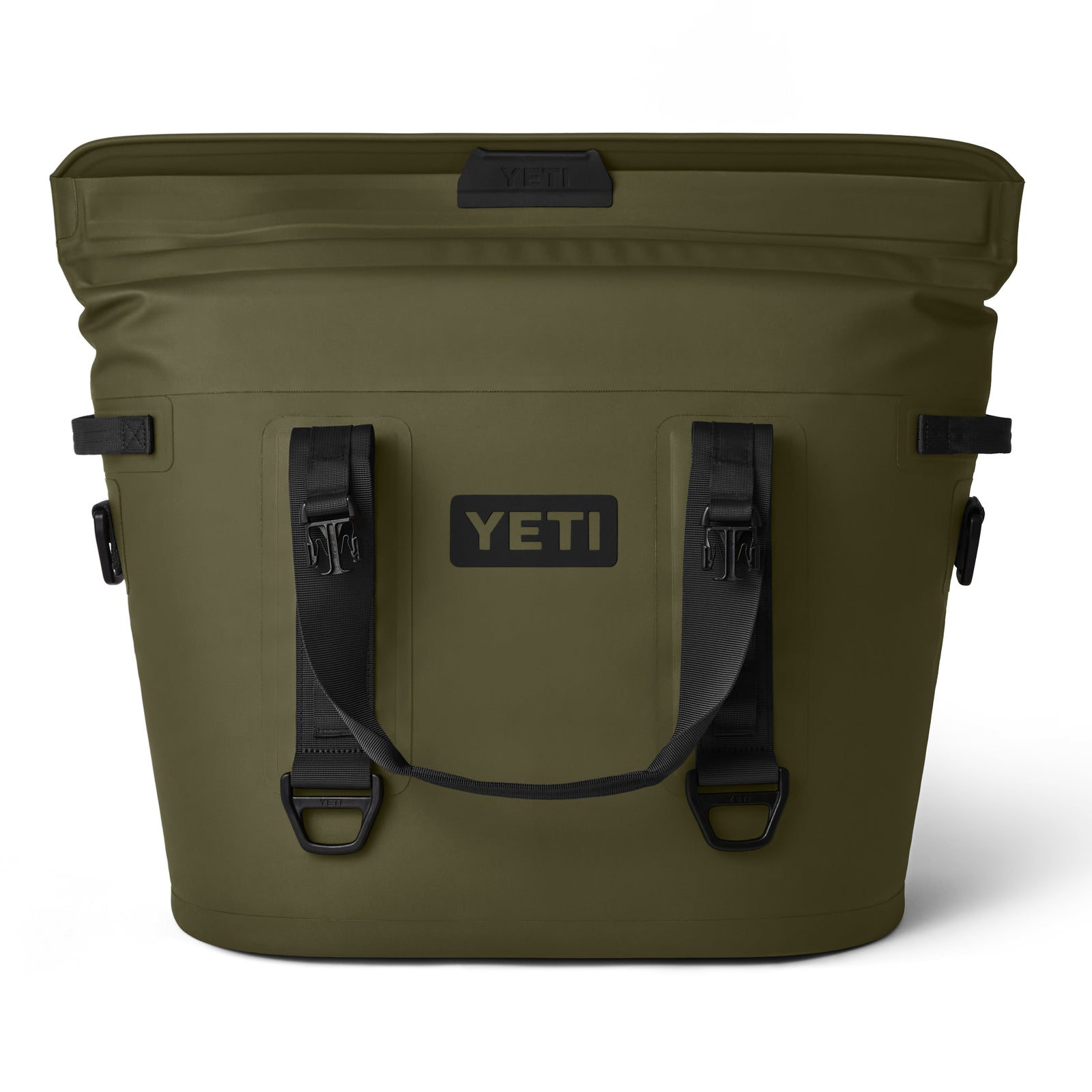 Die YETI® Hopper M30 Soft Cooler in Oliv verfügt über schwarze Gurte und Schnallen, ein schwarzes YETI-Logo auf der Vorderseite, robuste Griffe und eine breite MagShield Access-Reißverschlussöffnung.