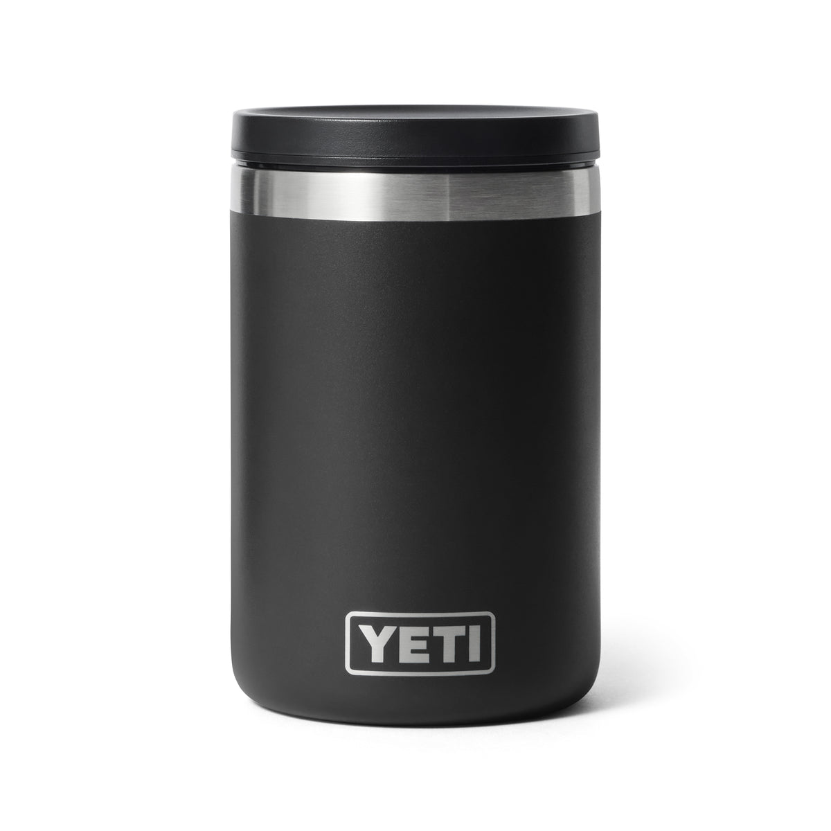 Ein schwarzer YETI® Isolierter Essensbehälter Rambler 16 oz mit Vakuumisolierung und Edelstahlrand, der das weiße YETI-Logo in der Nähe des Bodens trägt, steht aufrecht auf weißem Hintergrund.