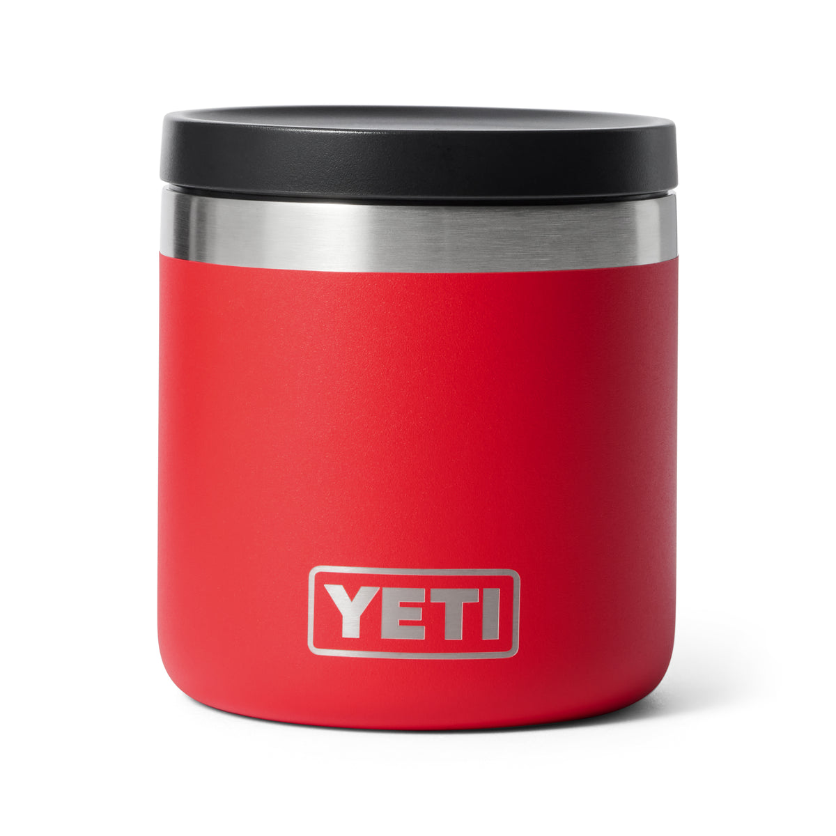 Der YETI® Isolierter Essensbehälter Rambler 8 oz in Rescue Red mit schwarzem Deckel und Edelstahlrand wird vor weißem Hintergrund präsentiert.