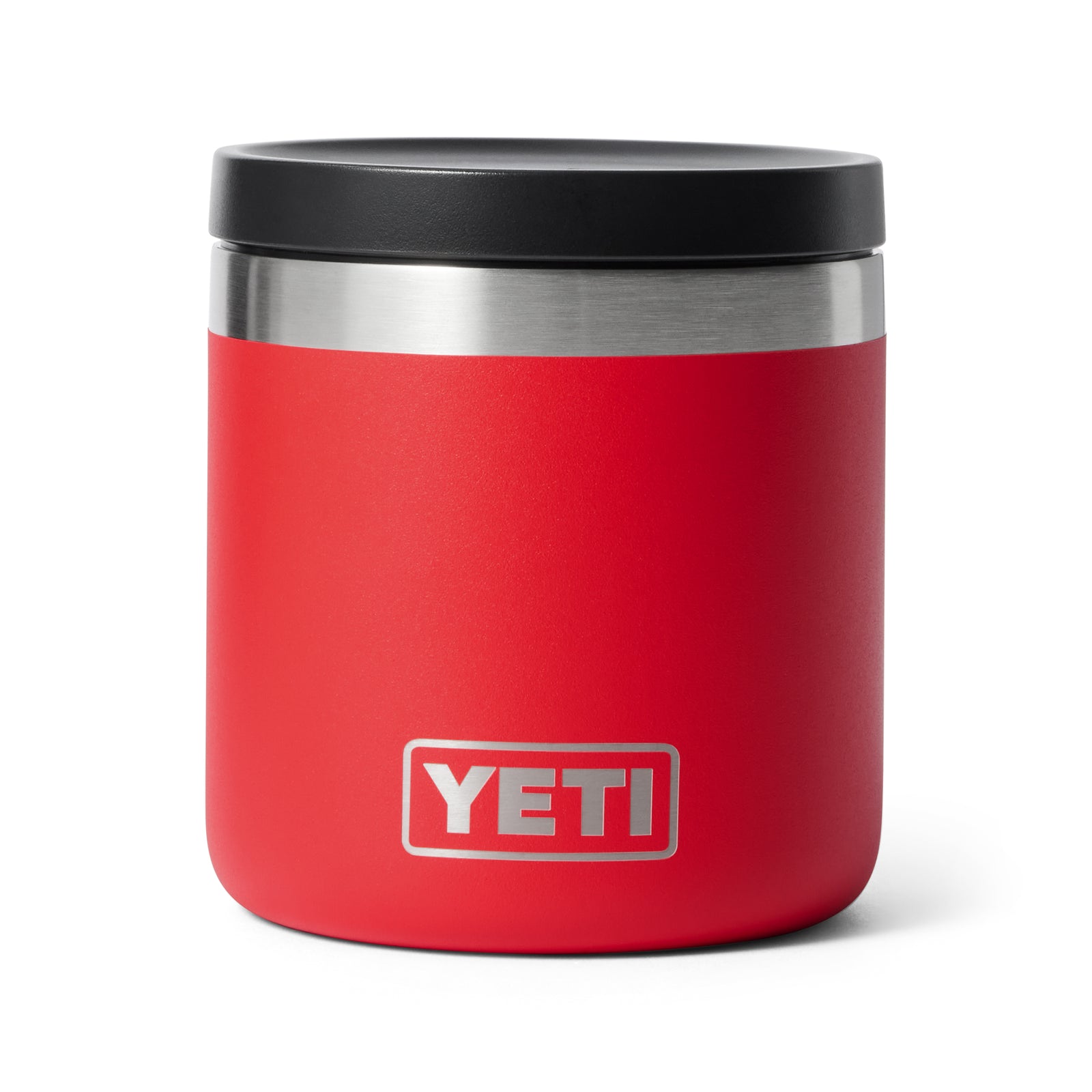 Der YETI® Isolierter Essensbehälter Rambler 8 oz in Rescue Red mit schwarzem Deckel und Edelstahlrand wird vor weißem Hintergrund präsentiert.
