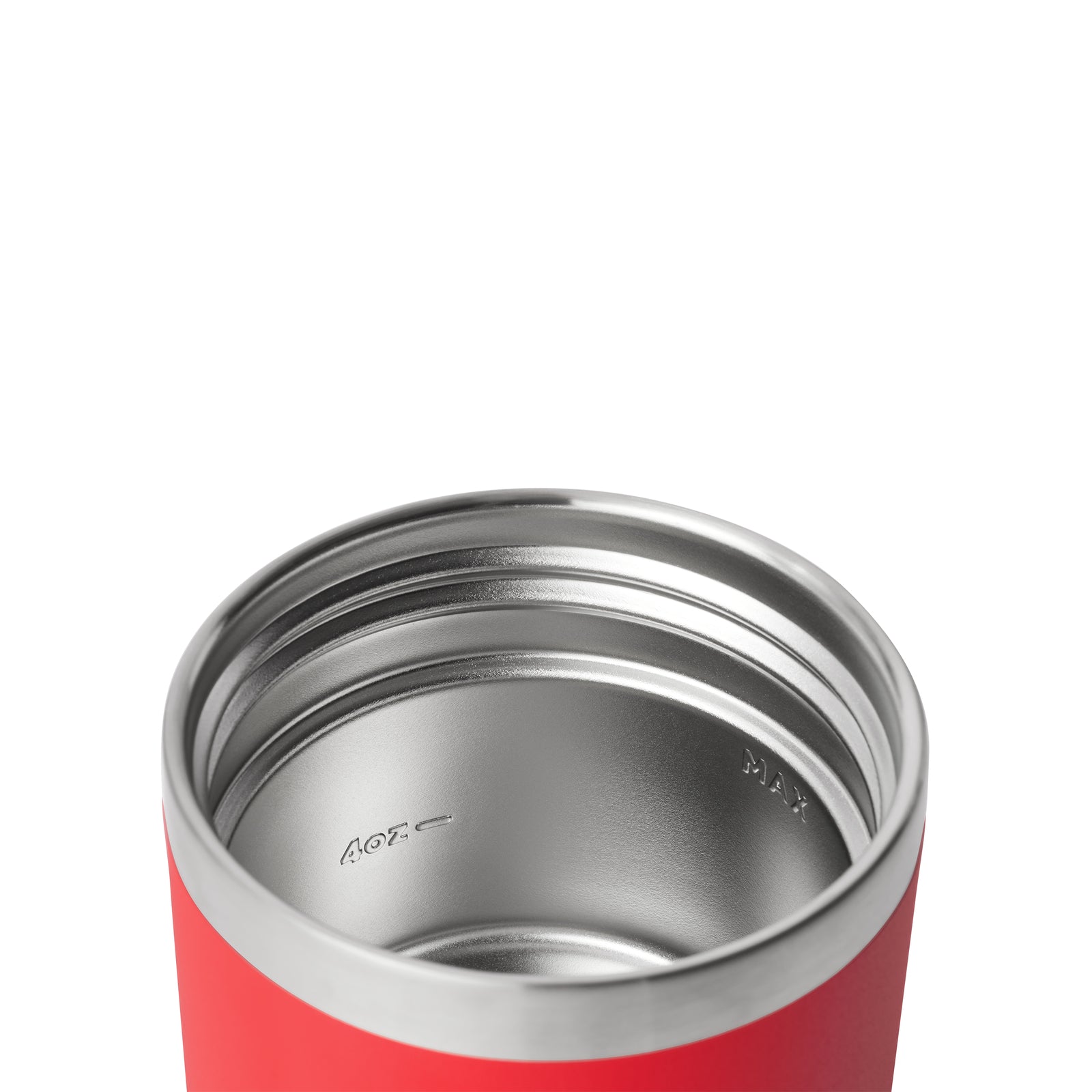 Nahaufnahme des YETI® Isolierten Essensbehälters Rambler 8 oz in Rescue Red, von oben gesehen, mit dem Innenfutter aus rostfreiem Stahl und den Messmarkierungen in der Nähe des Randes vor einem weißen Hintergrund.