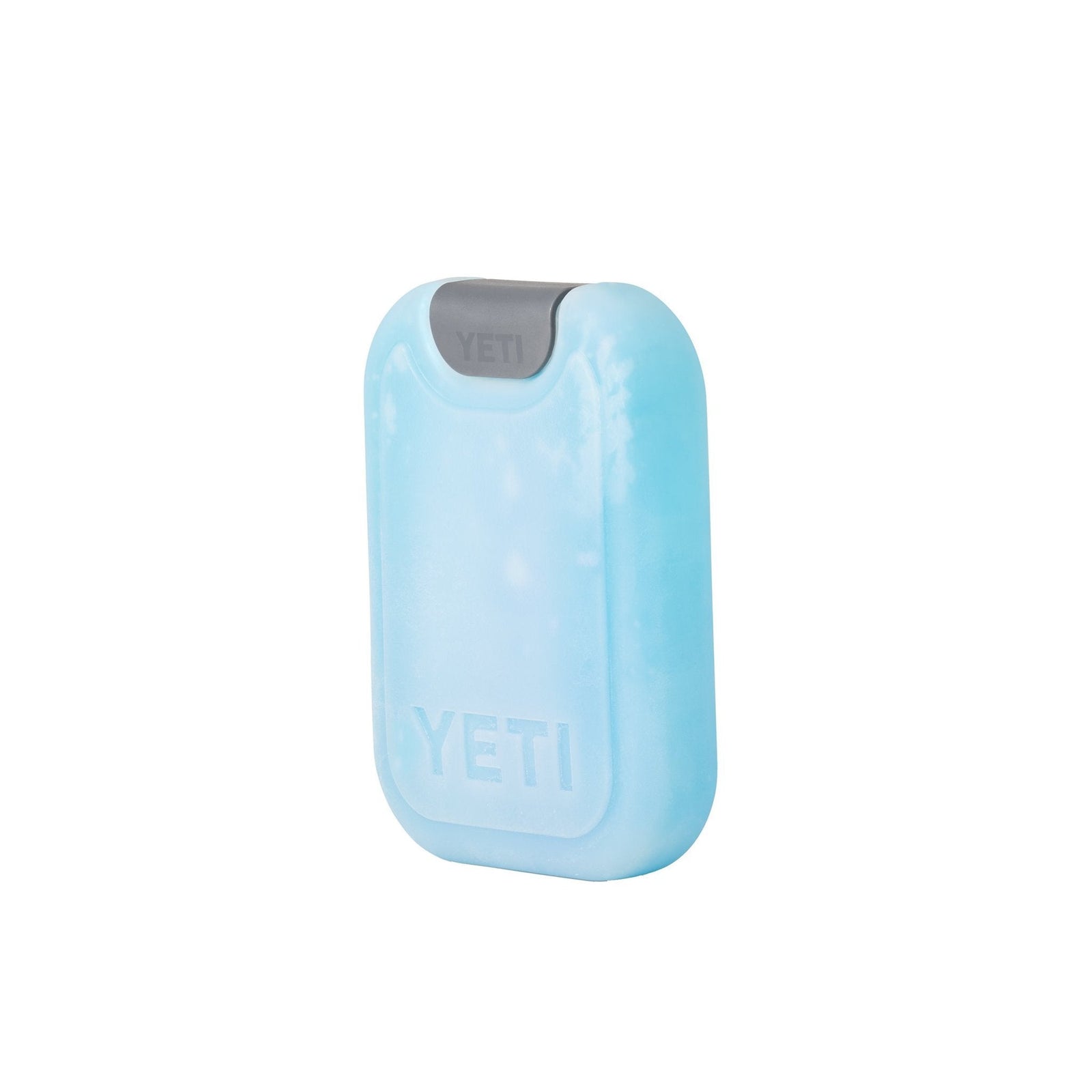 Ein hellblaues, rechteckiges YETI® Kühlakku Ice Sheet Small mit abgerundeten Kanten und einem grauen Deckel steht aufrecht vor einem schlichten weißen Hintergrund - perfekt für Kühltaschen.