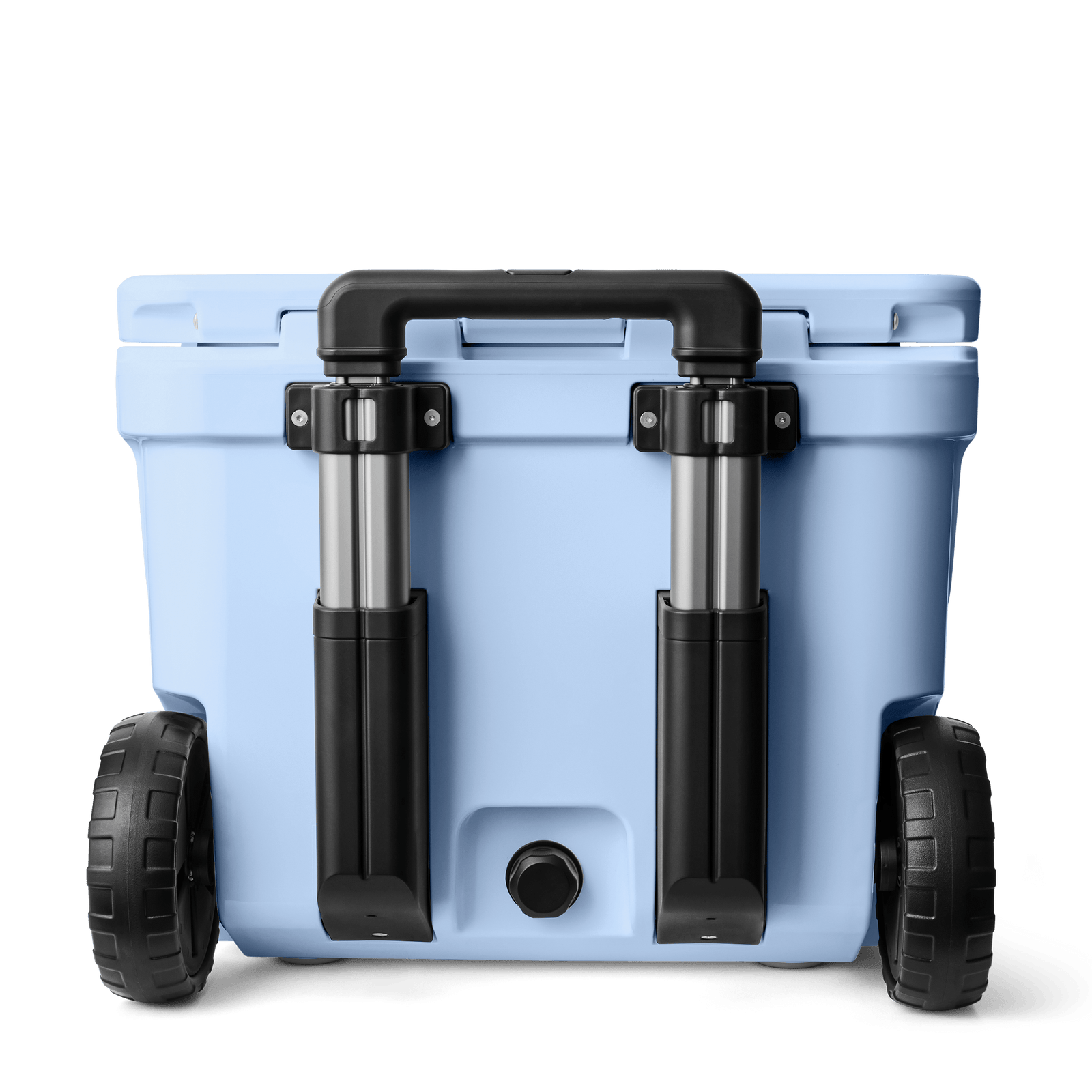 Die YETI® Kühlbox Roadie 32 in Big Sky Blue verfügt über einen großen schwarzen Teleskopgriff und zwei robuste schwarze Räder, die von hinten vor einem schlichten weißen Hintergrund gezeigt werden.