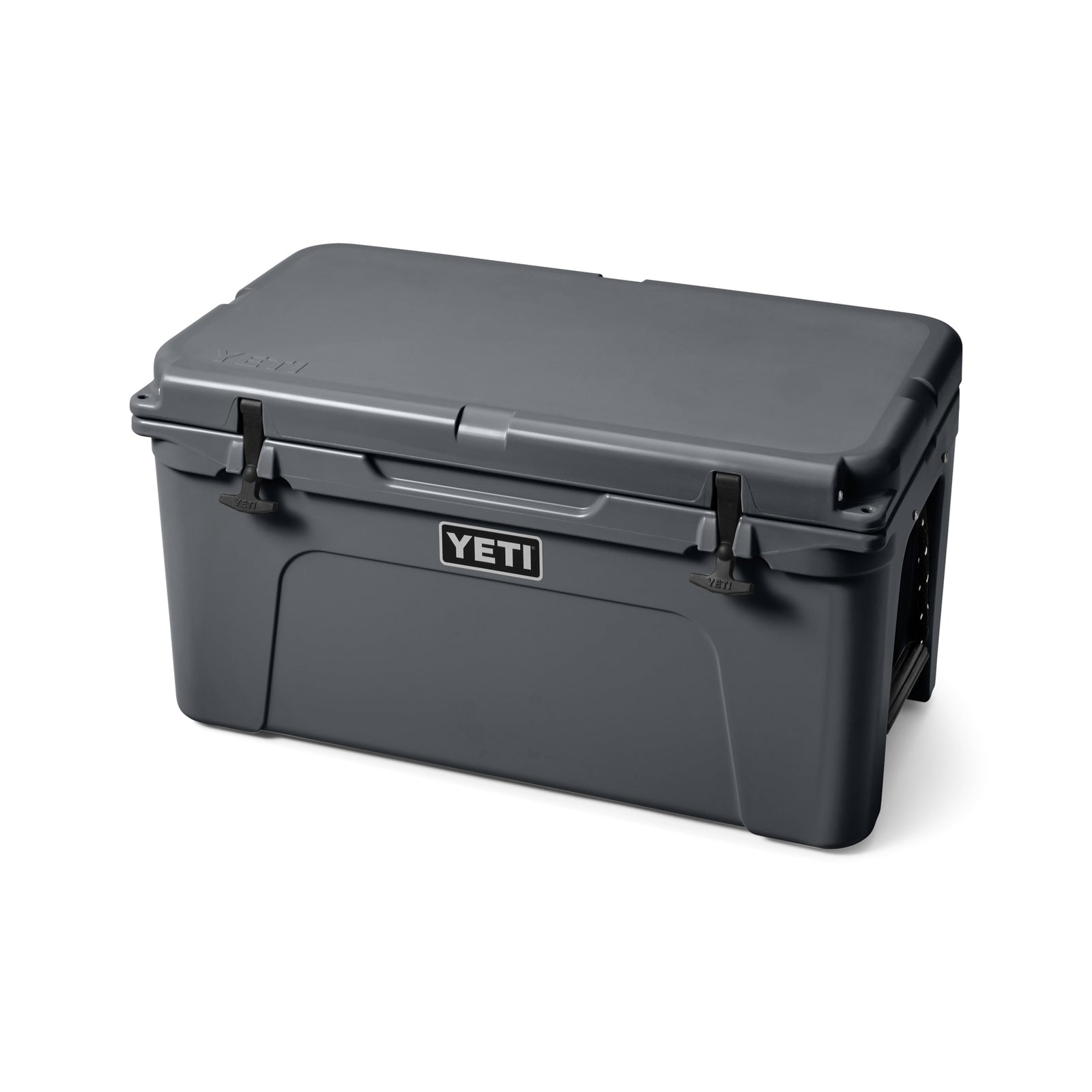 Die YETI® Kühlbox Tundra 65 - Charcoal ist eine geräumige, rechteckige Kühlbox mit stabilen Seitengriffen und sicheren Verschlüssen - ideal, um Speisen und Getränke auf Ihren Campingausflügen kalt zu halten.