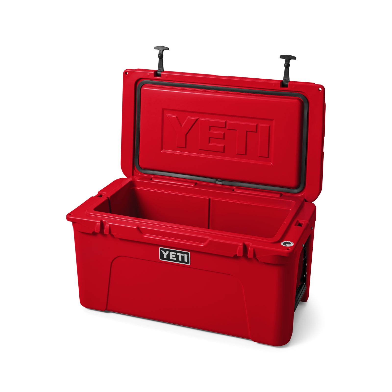 Die YETI® Kühlbox Tundra 65 in Rescue Red wird offen mit leerem Innenraum gezeigt. Das YETI-Logo sticht hervor und unterstreicht die robuste Bauweise und Isolierung der Kühlbox - ideal für jeden Campingausflug.