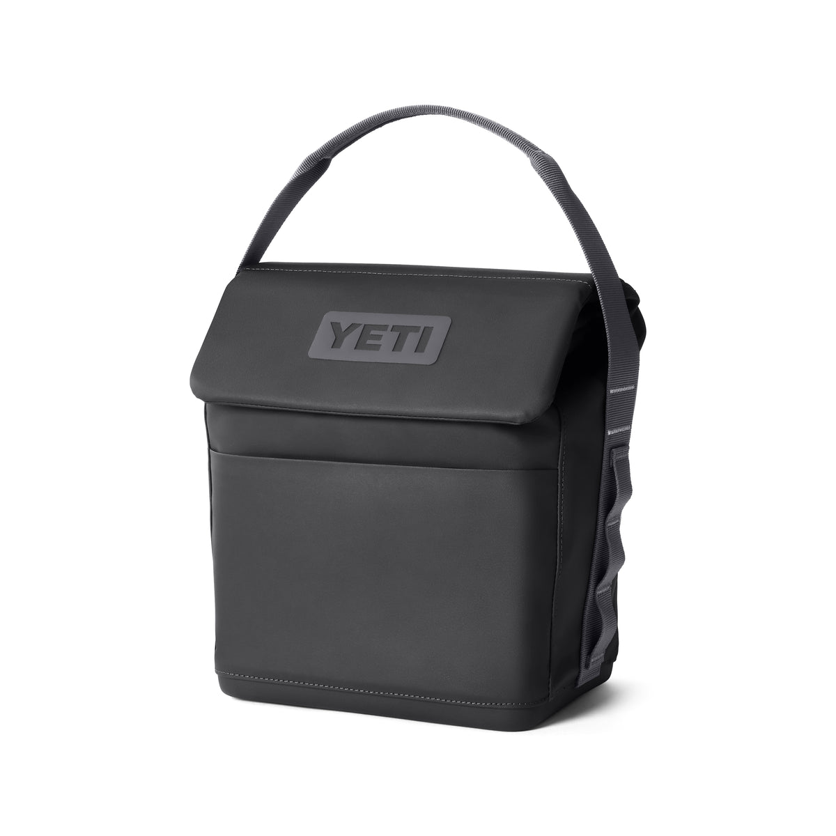 Die YETI® Kühltasche Daytrip Lunch Bag 6L in Charcoal hat ein schlankes, rechteckiges Design mit einer Klappe oben, einem stabilen Griff, einem YETI-Logo auf der Vorderseite und einem seitlichen Riemen - ideal für das tägliche Mittagessen.