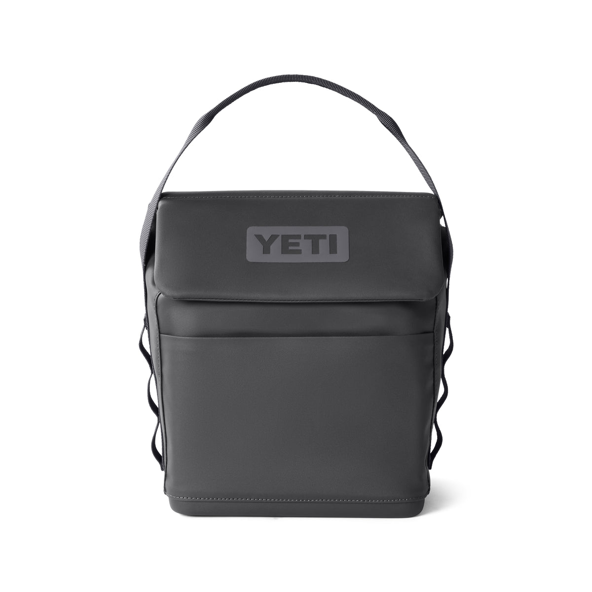 Die YETI® Kühltasche Daytrip Lunch Bag 6L in Charcoal ist auf weißem Hintergrund abgebildet und verfügt über einen Tragegriff oben, eine Vordertasche, seitliche Schlaufen und das YETI-Logo auf der Frontklappe.