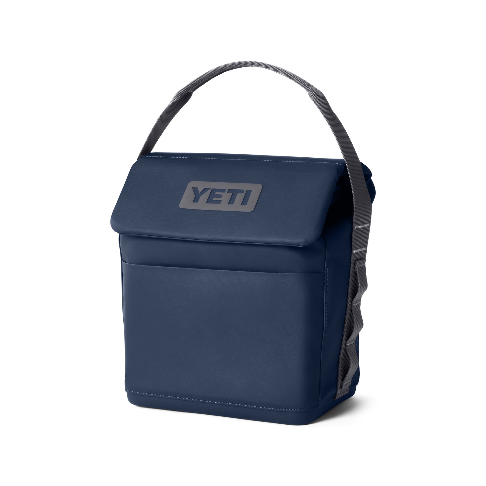 Die YETI® Kühltasche Daytrip Lunch Bag 6L - Navy verfügt über eine Kühlisolierung, einen grauen Griff, eine Vordertasche und einen Klappenverschluss mit dem YETI-Logo. Ihr schlichtes, modernes Design macht sie ideal für den täglichen Gebrauch.